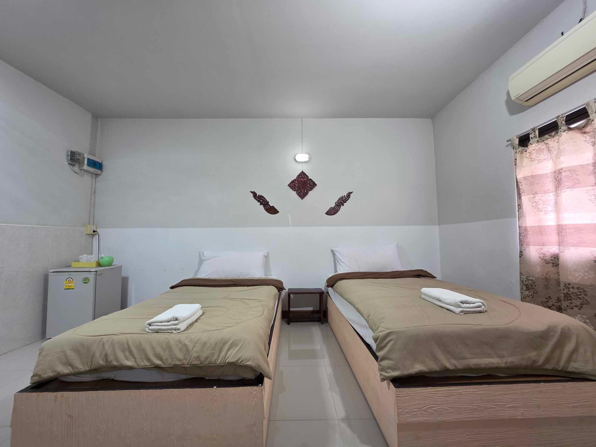 Banklangkhao resort uthai thani House for 2 People 2