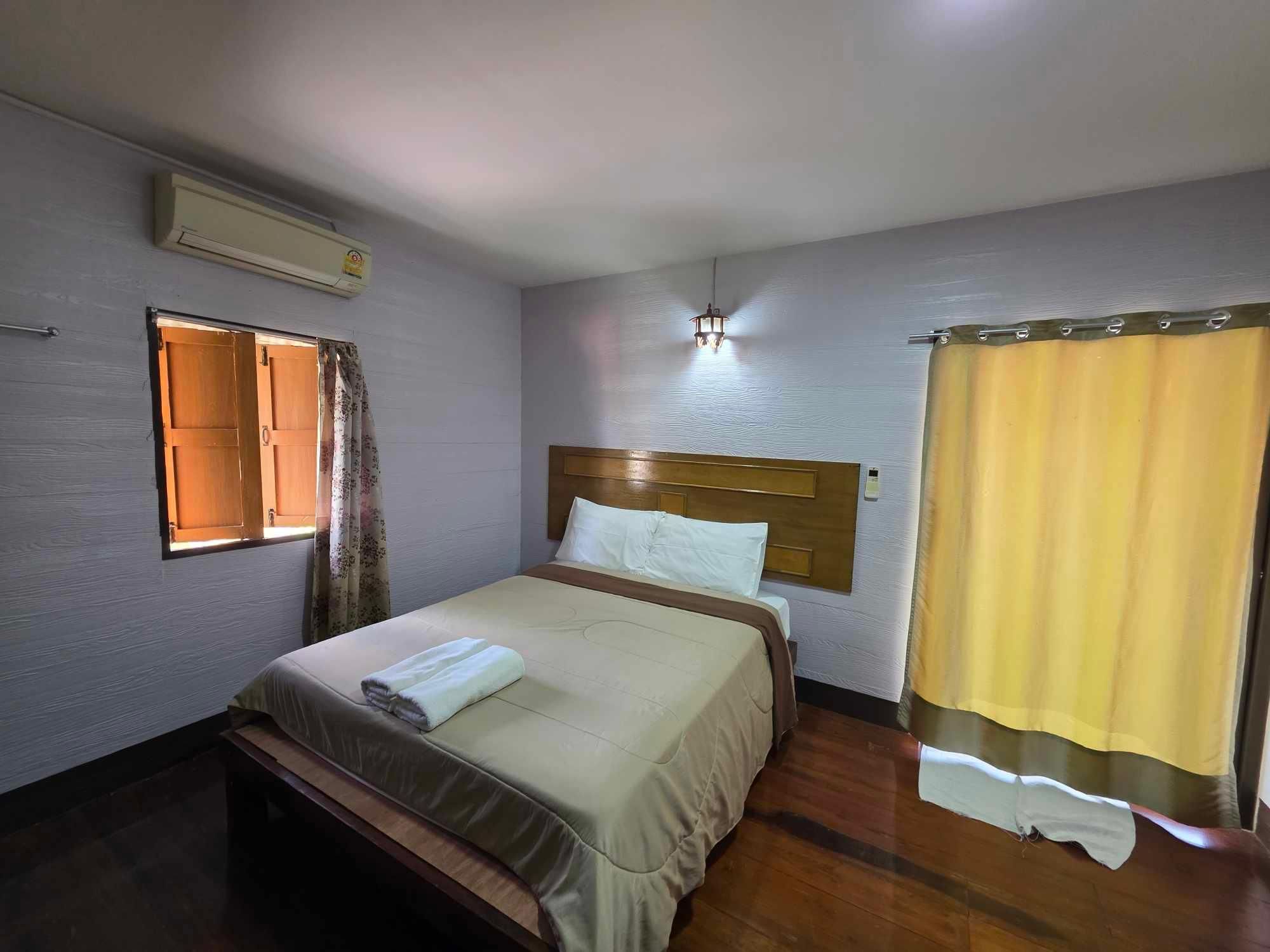 Banklangkhao resort uthai thani House for 2 Adults