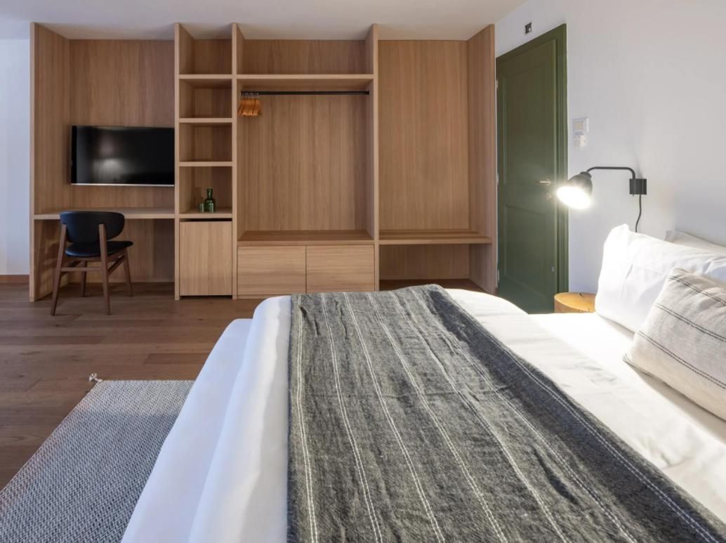 Signature Suite