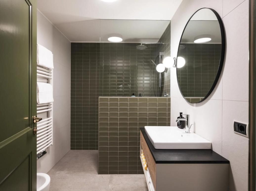 Signature family suite