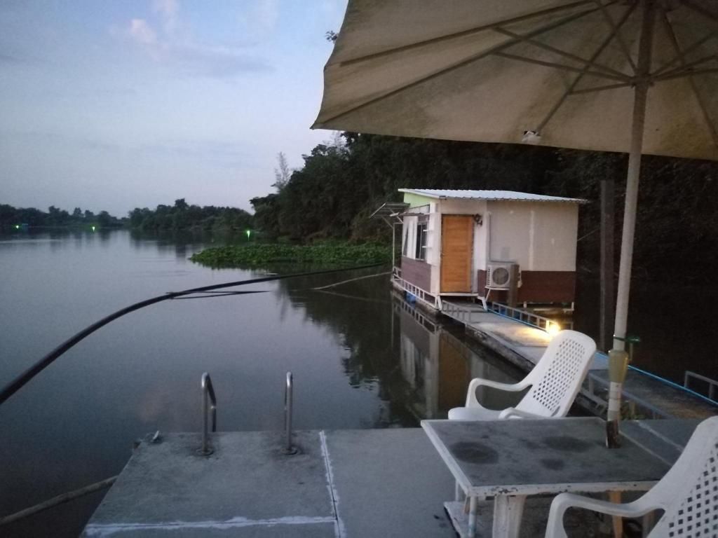 River Marina Resort Superior Queen Room 2