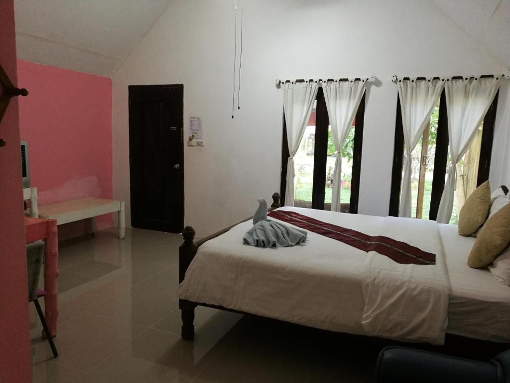 River Marina Resort Deluxe King Room 3