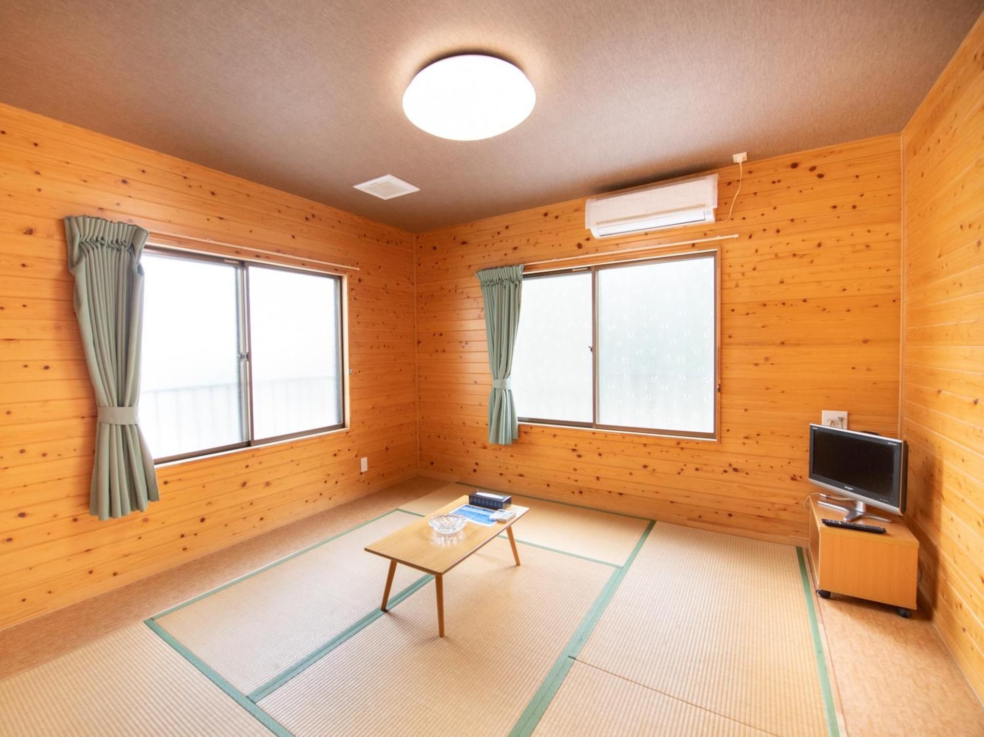 Standard Twin Room with Shared Bathroom