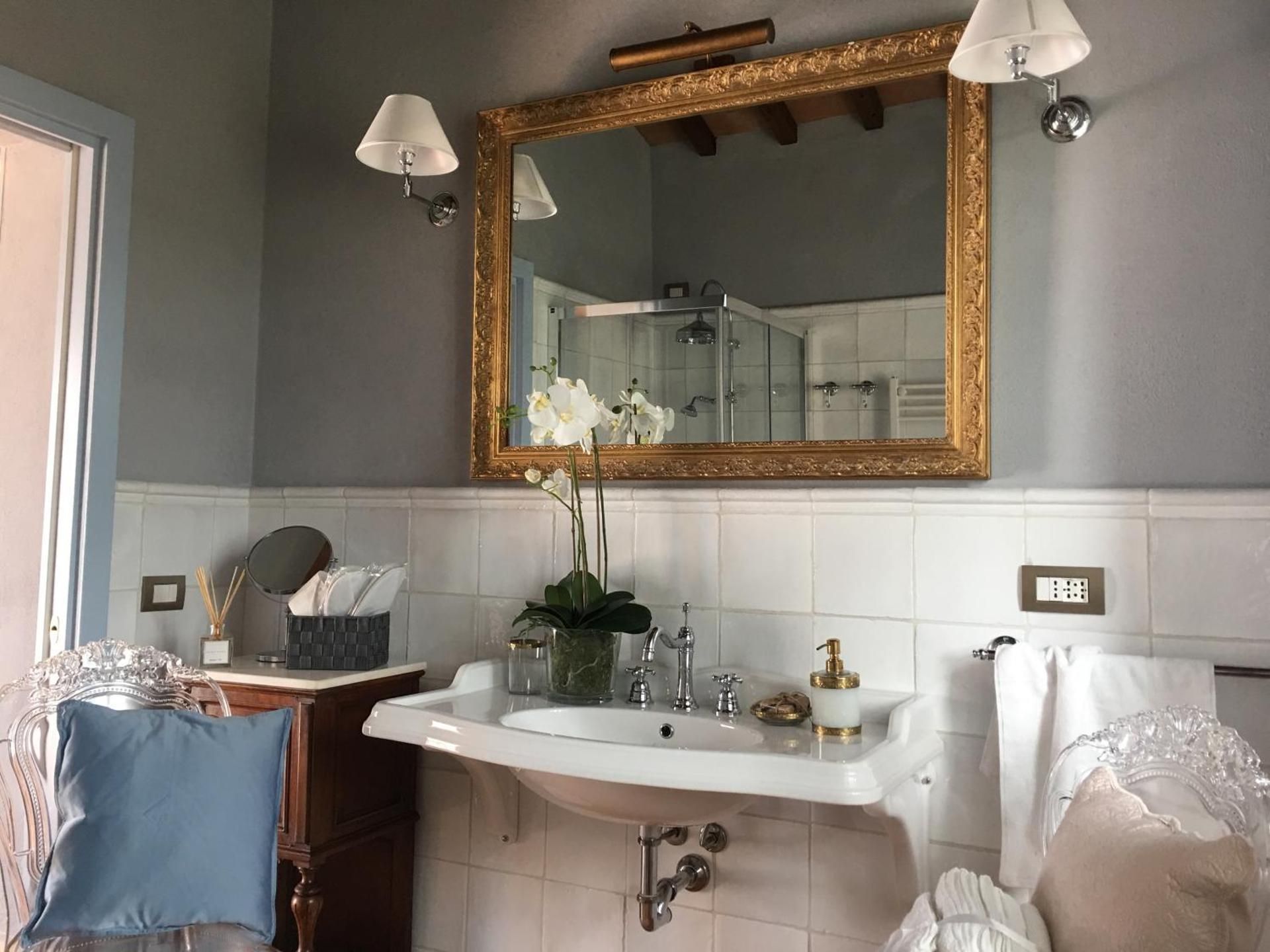 Deluxe Queen Suite