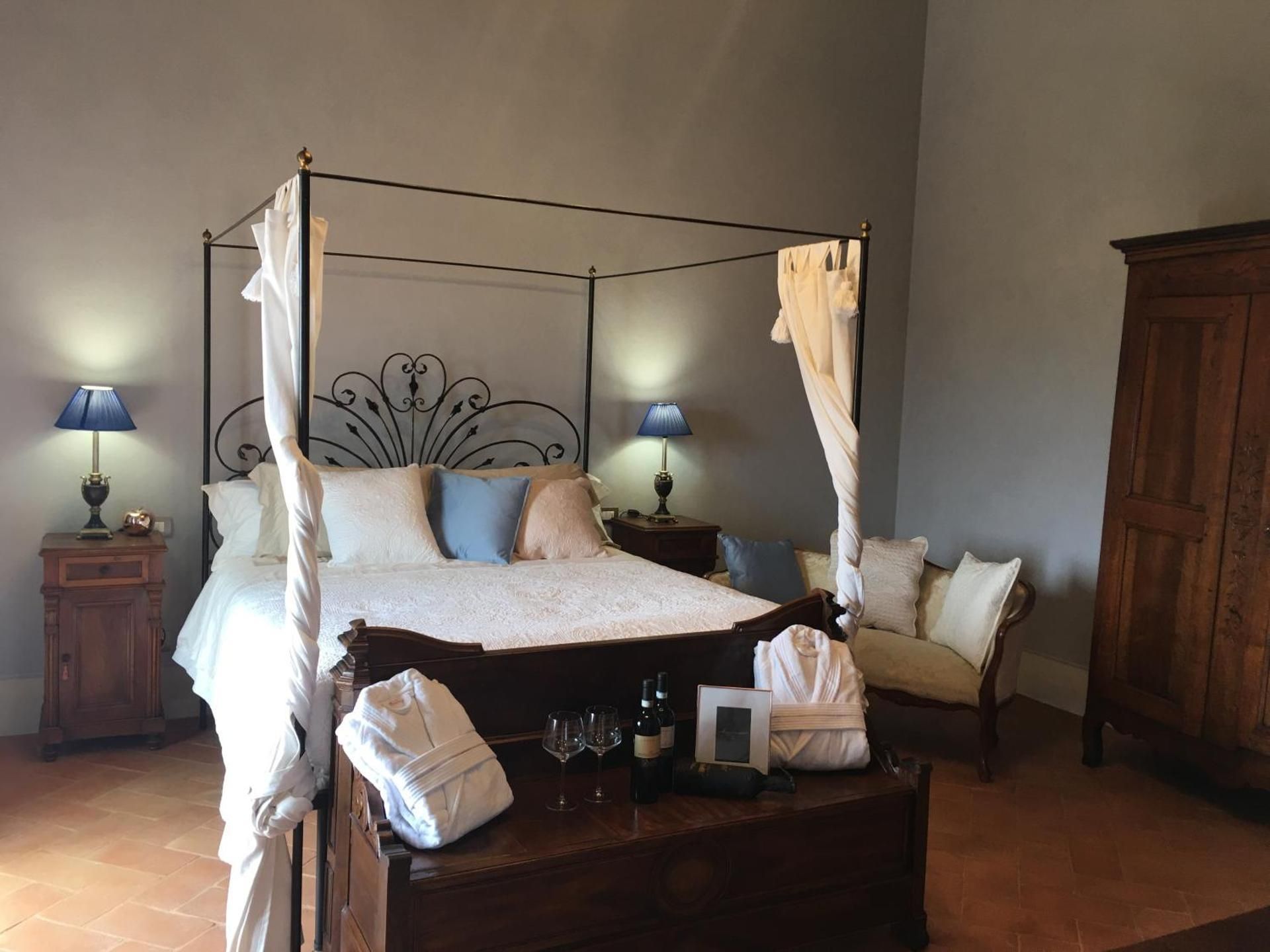Deluxe Queen Suite