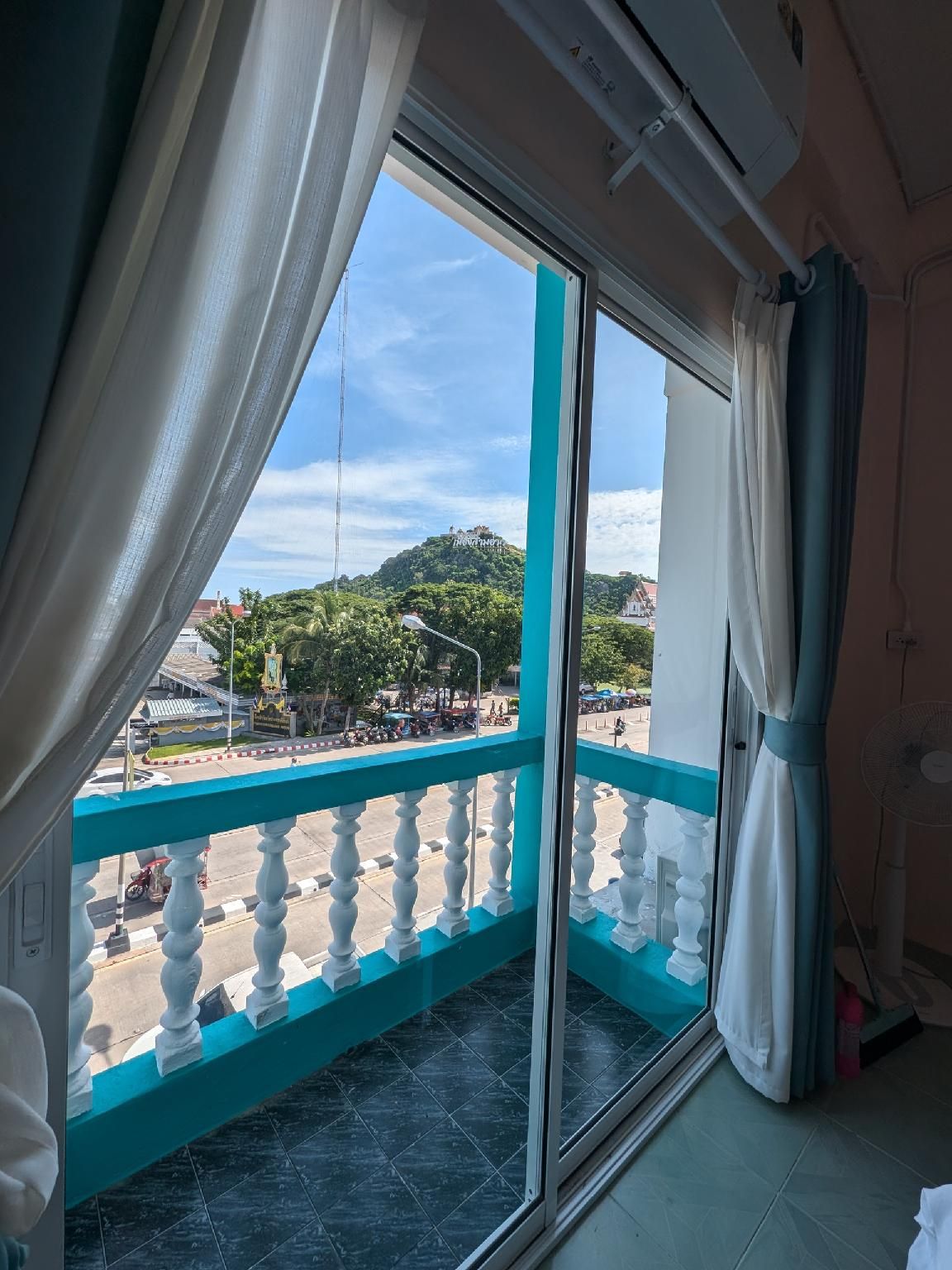 Balcony Premium Classic Mountain View