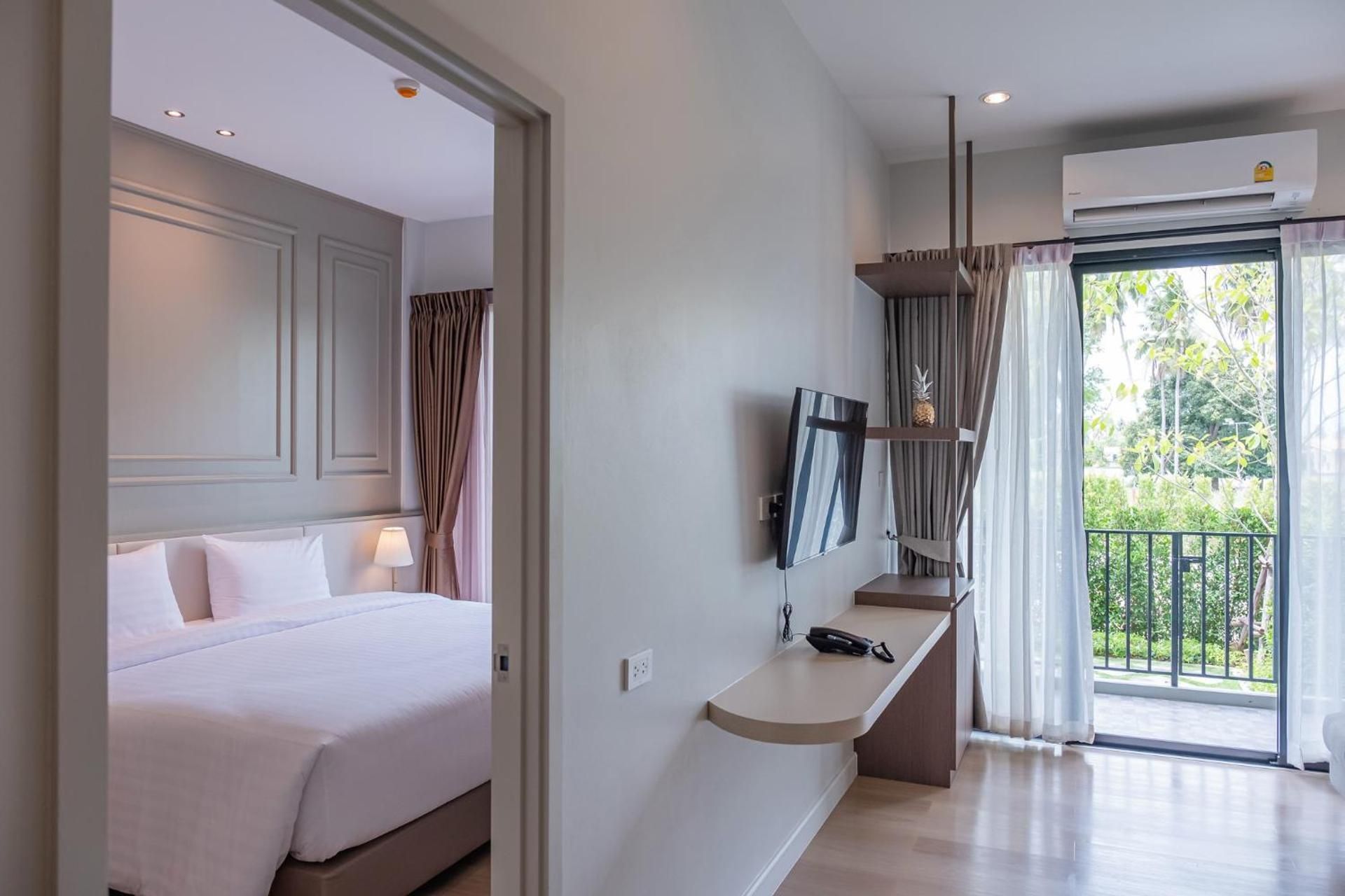 Suite with Garden View