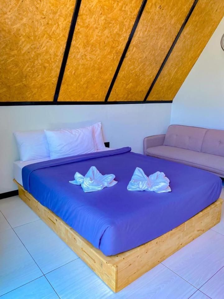 Pool Sawat Resort Deluxe Suite