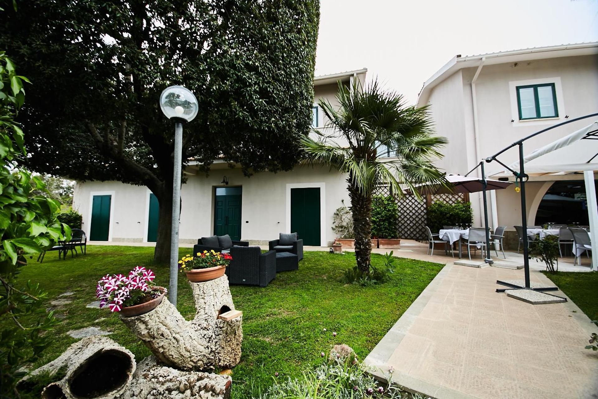 HOTEL VULCI