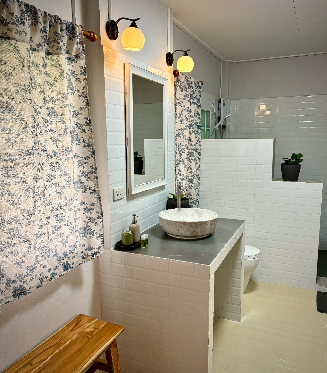 King Suite for 4 Adults and 2 Kids