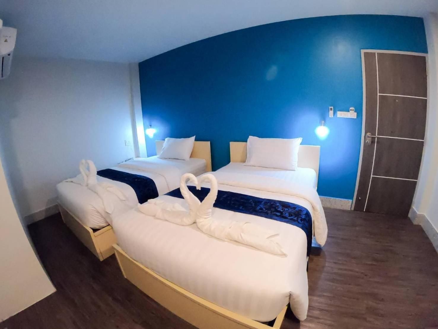 Thap Sakae Hotel Twin Room with Balcony