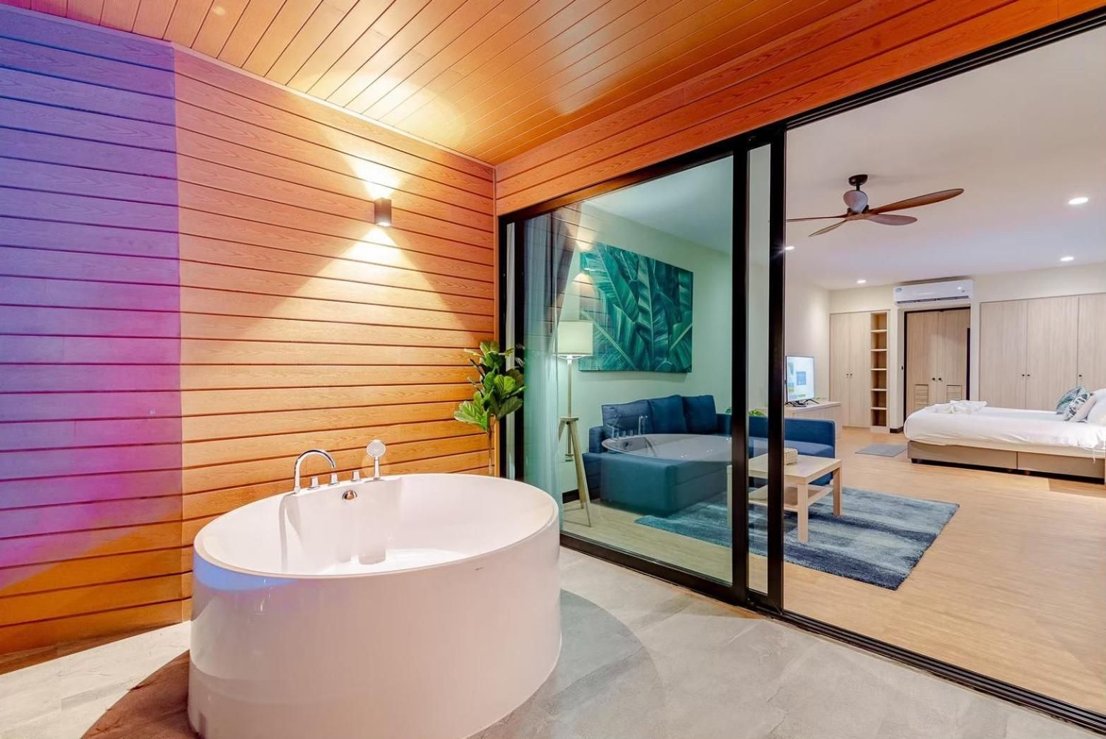 Emmarin Villa Beachfront 4-Bedroom Pool Villa 2