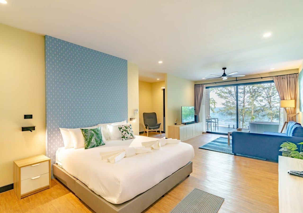 Emmarin Villa Beachfront 4-Bedroom Pool Villa