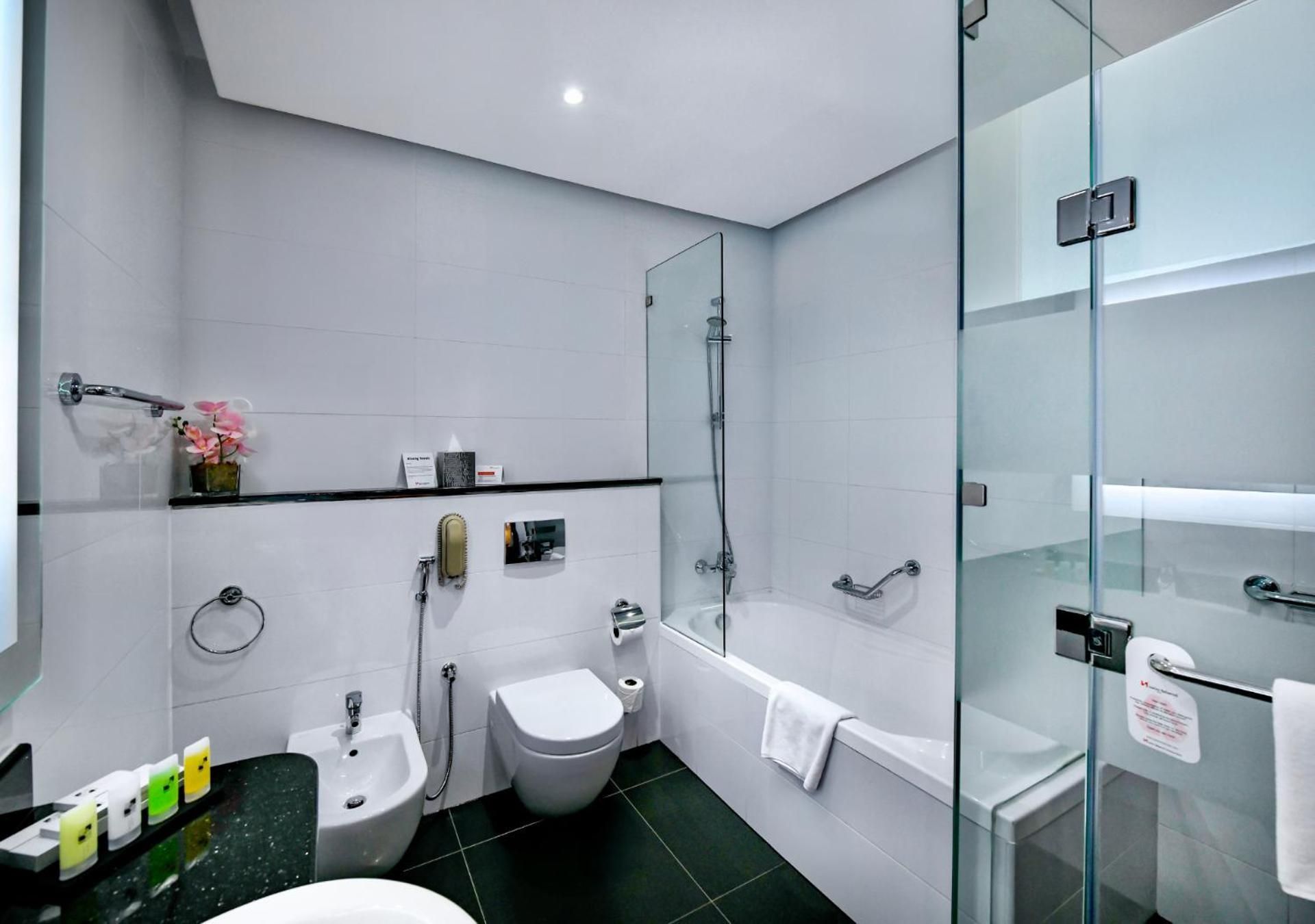 Deluxe Suite with Vista 27 Lounge Access