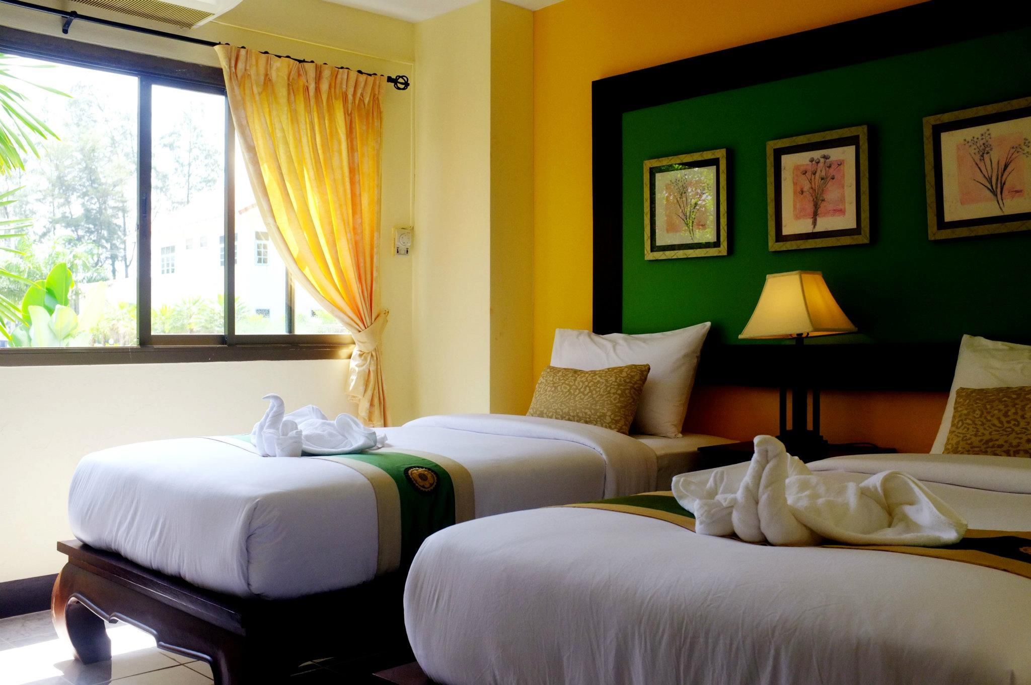 Standard Twin Beds Room