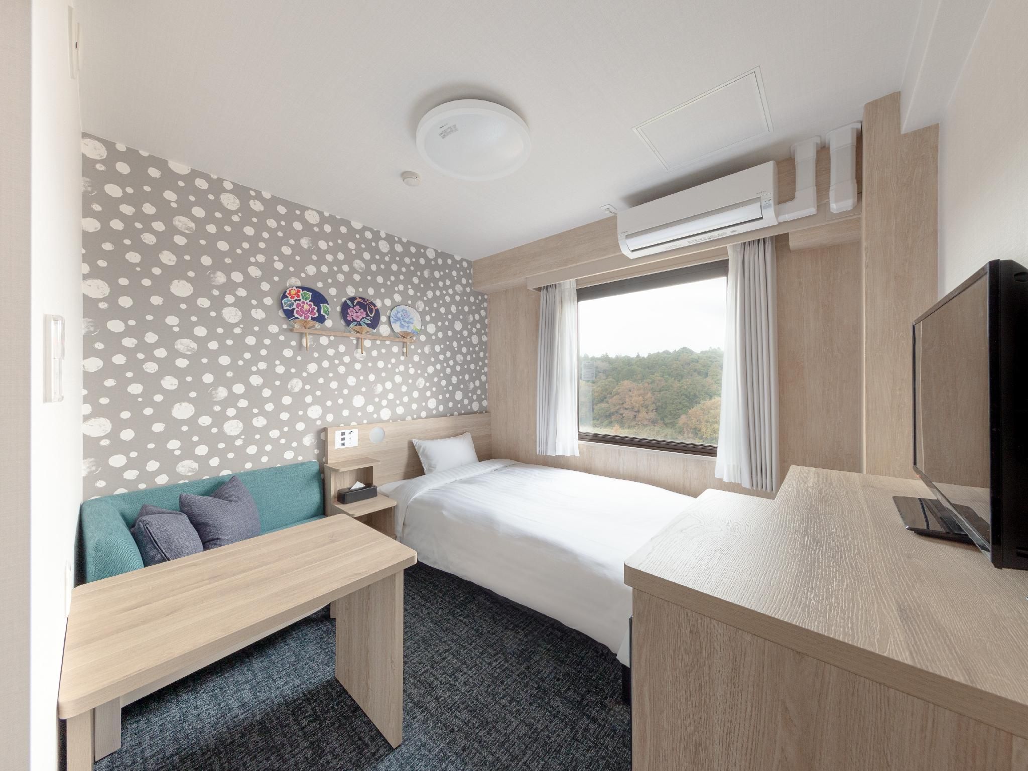 Wide Single Room with Microwave Smoking