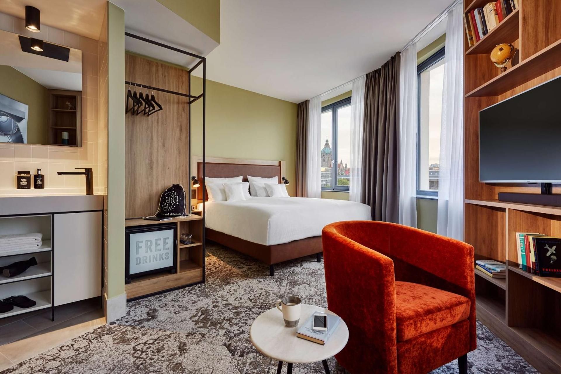 1 King Bed Deluxe