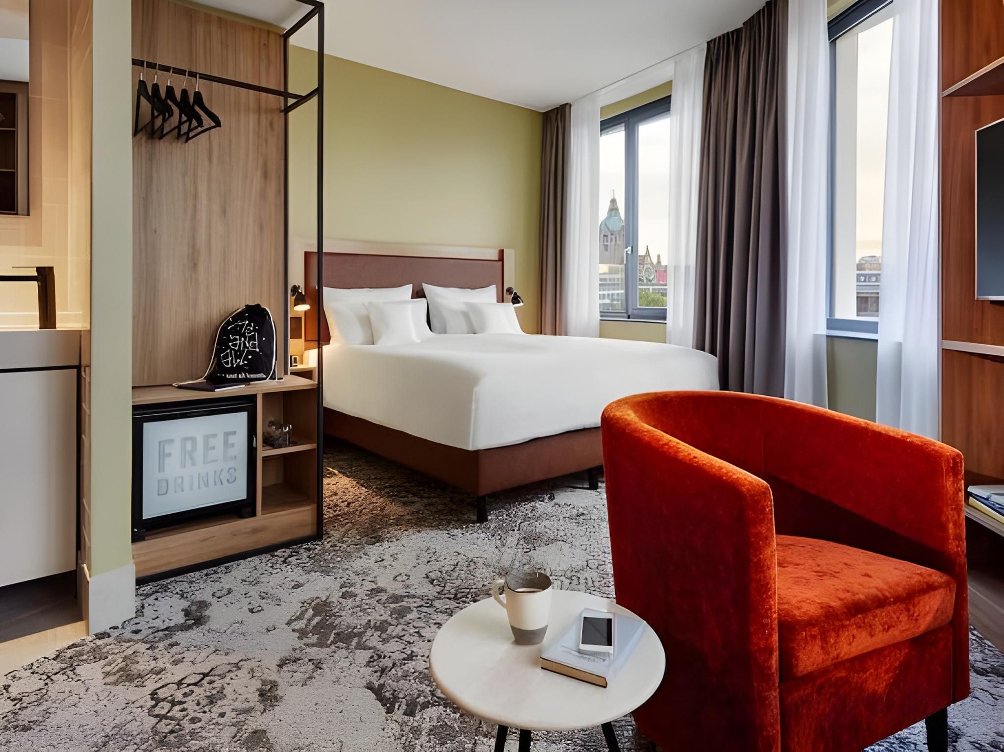 1 King Bed Deluxe