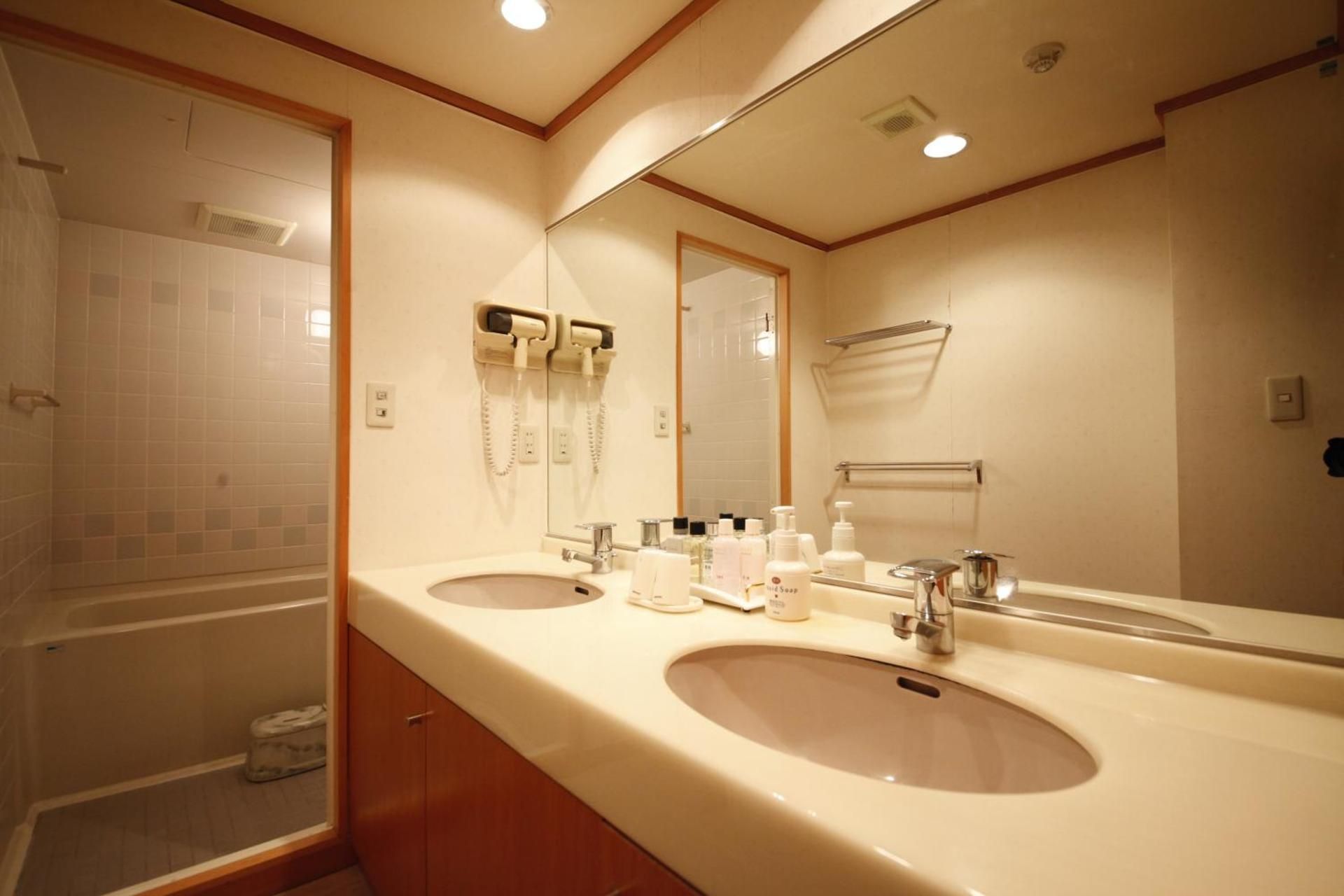 Deluxe Japanese-Style Room with Private Bathroom - Naritasan Temple View