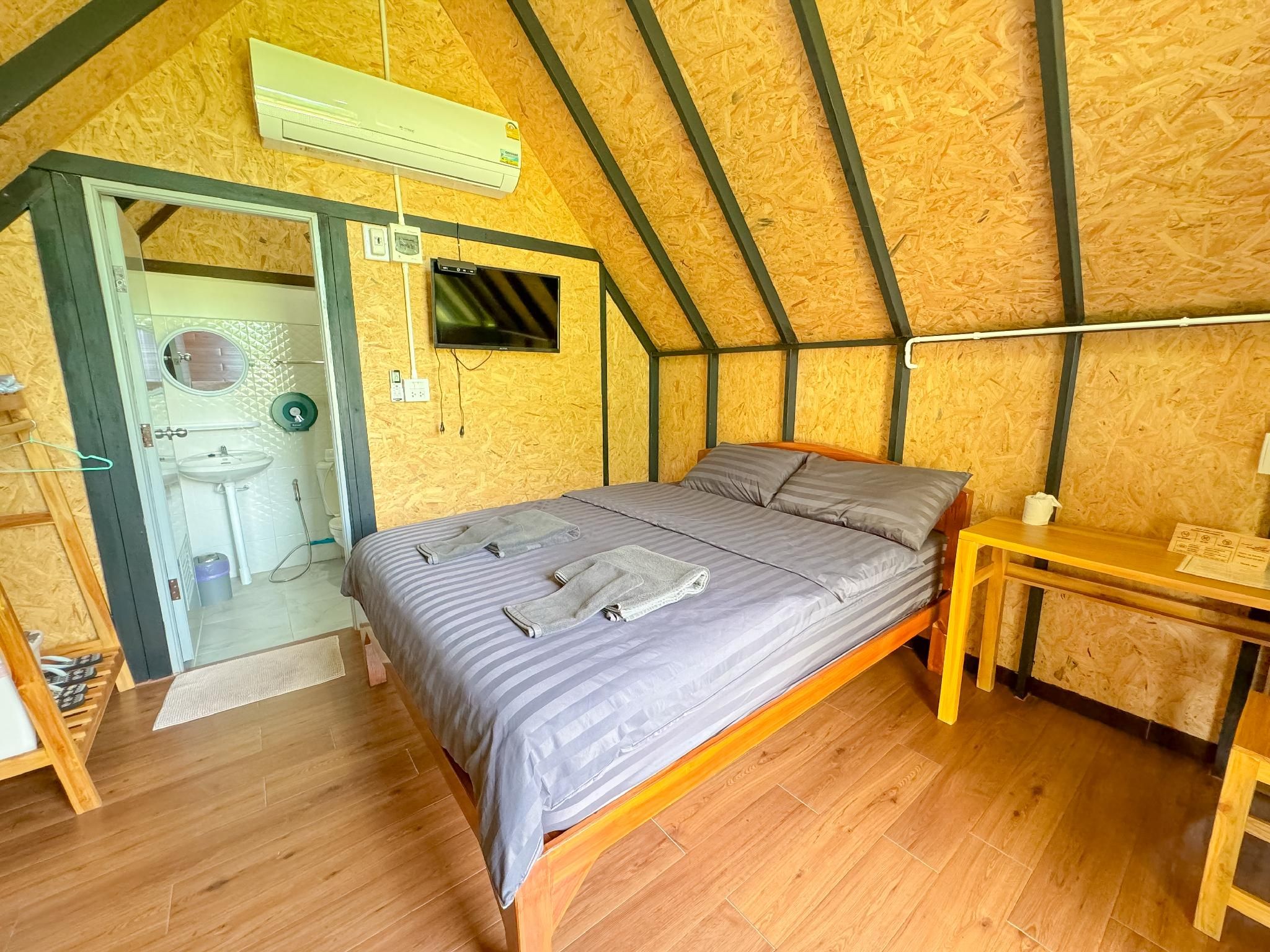 Bannsuan Marigold Standard Chalet