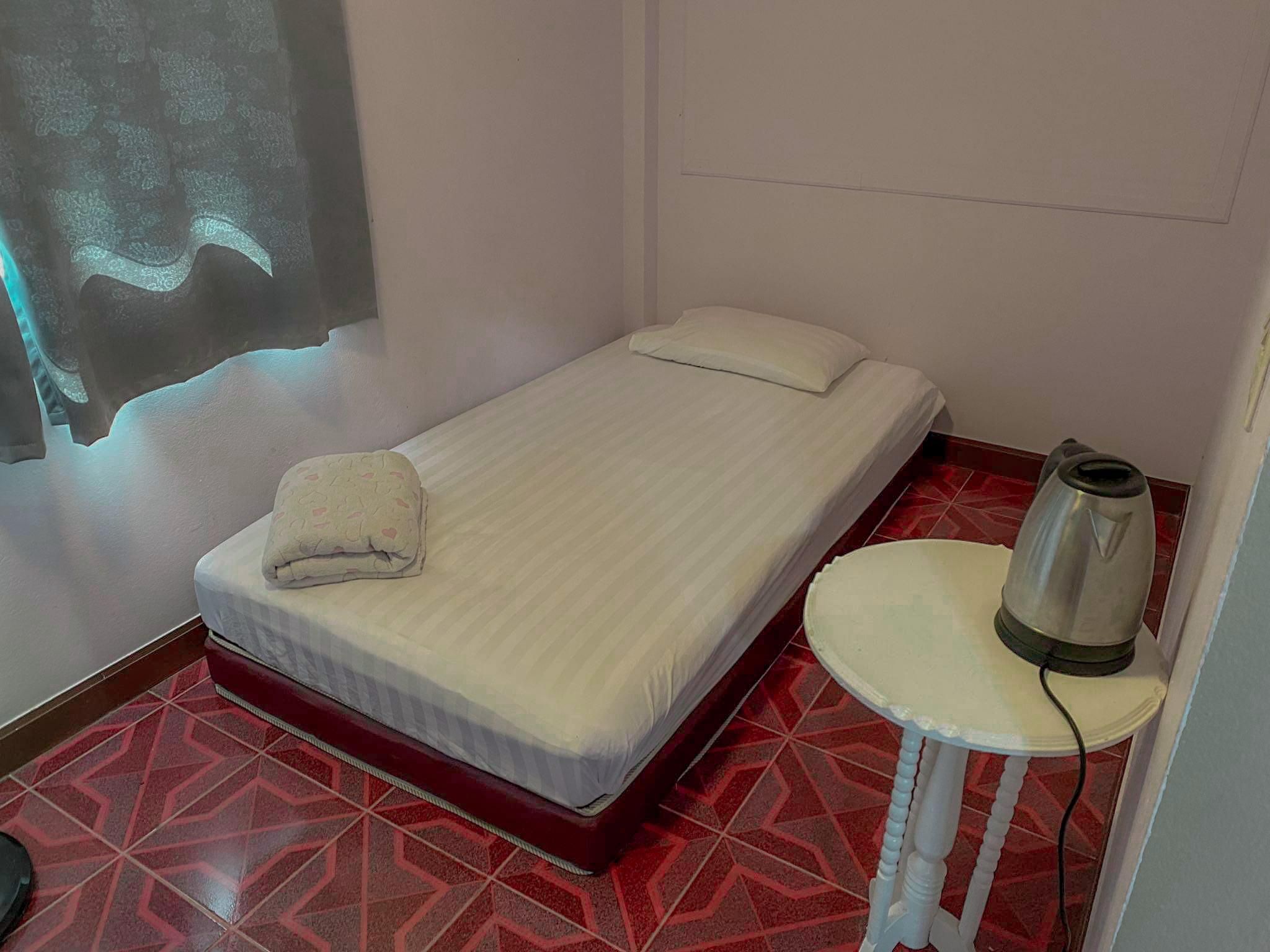 Ruean Prathum Resort  Double and Single