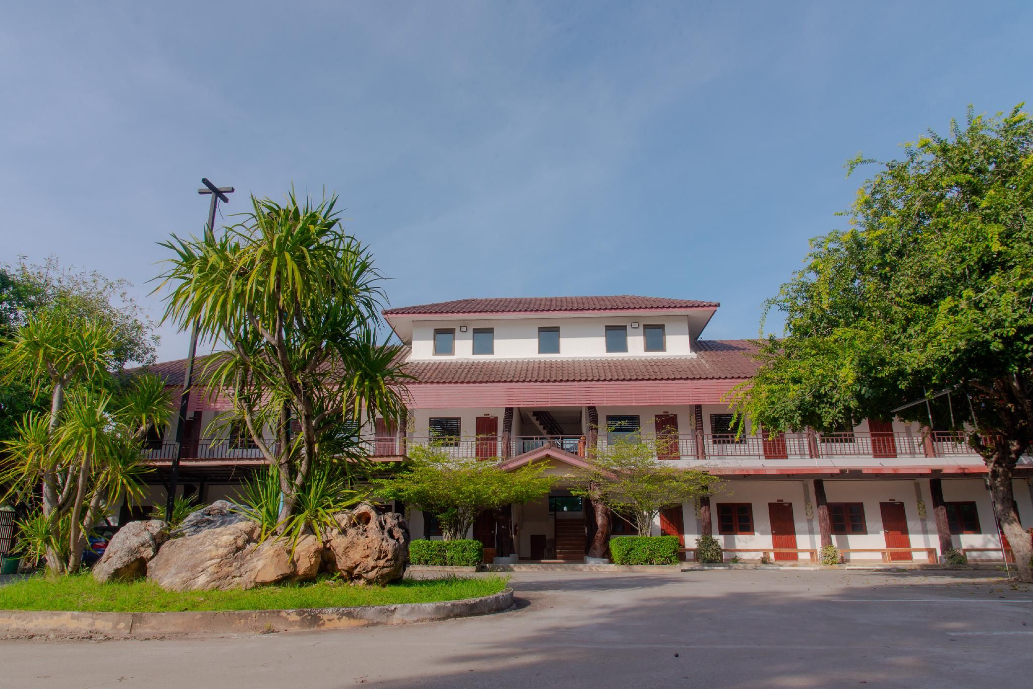 Maiyai Resort - Big Tree