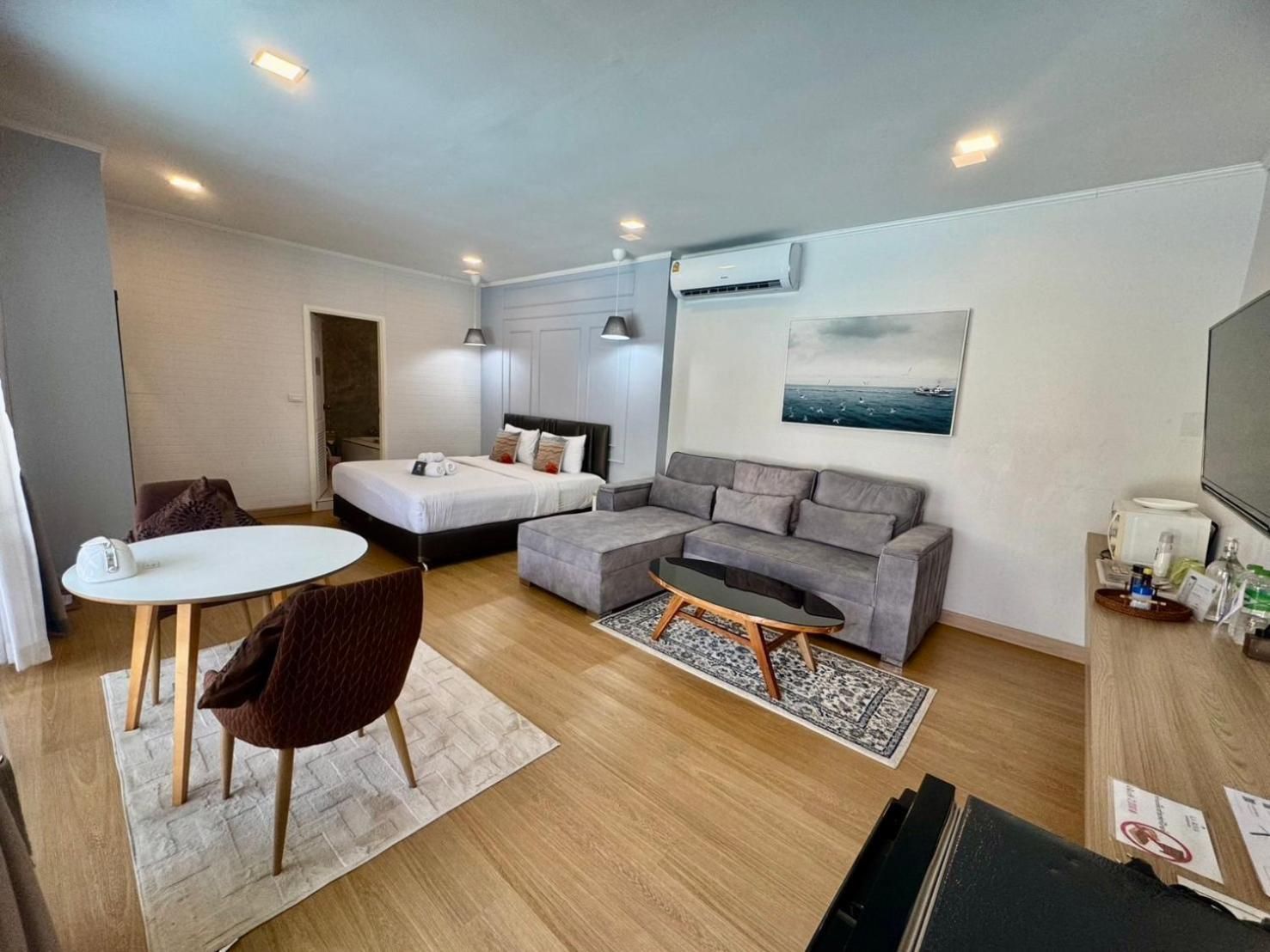 La Riva Boutique Hotel  Honeymoon Suite 3