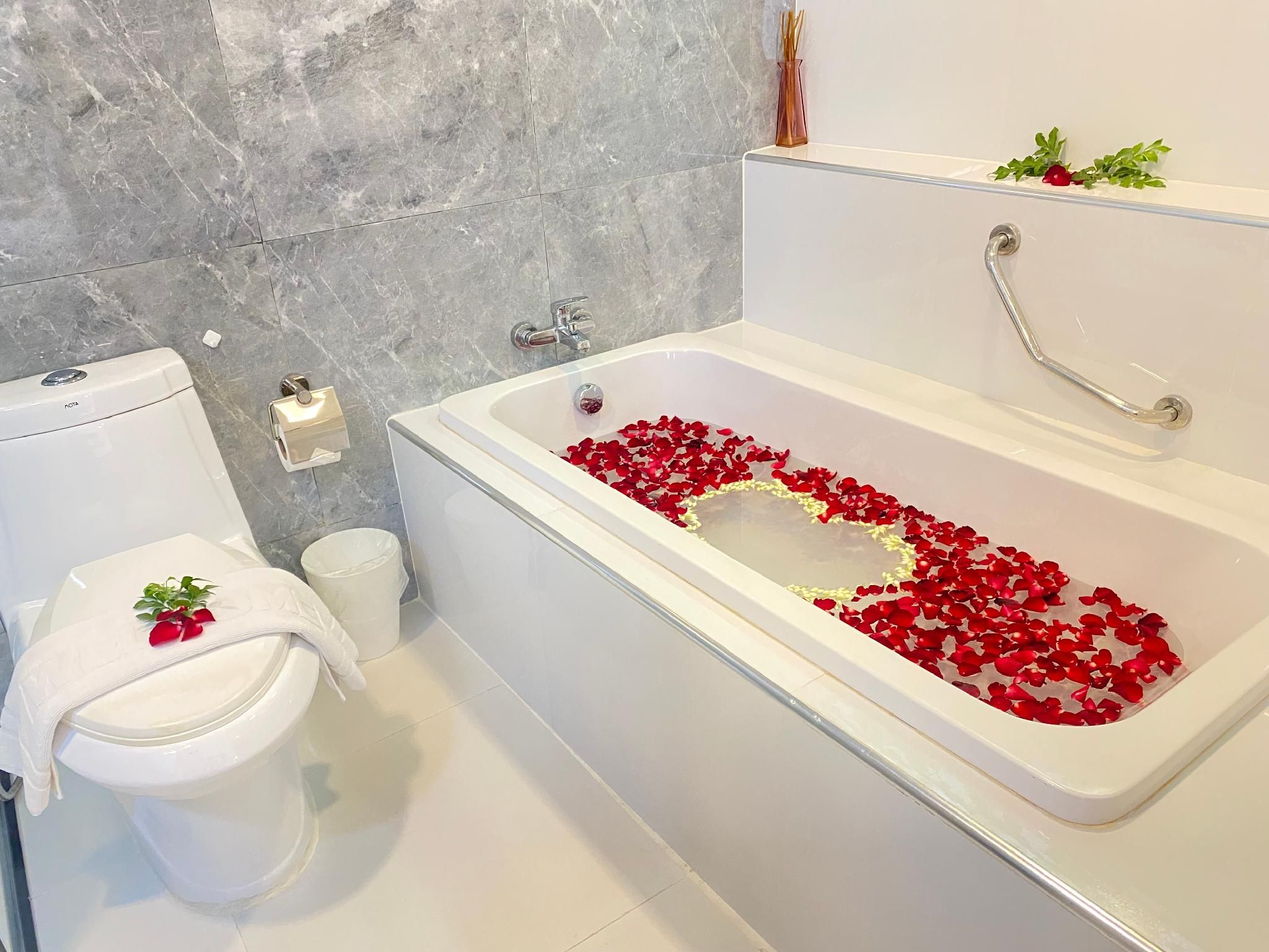 La Riva Boutique Hotel  Honeymoon Suite 2