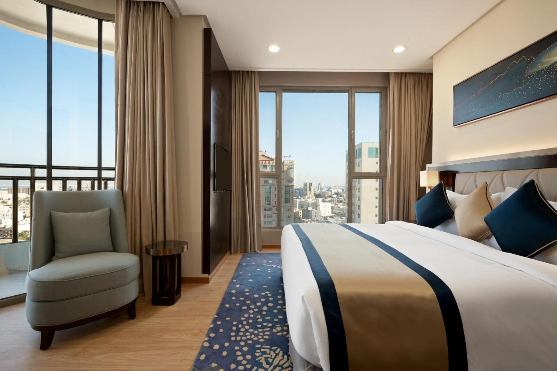 1-Bedroom Apartment with Club Lounge Access - Smoking