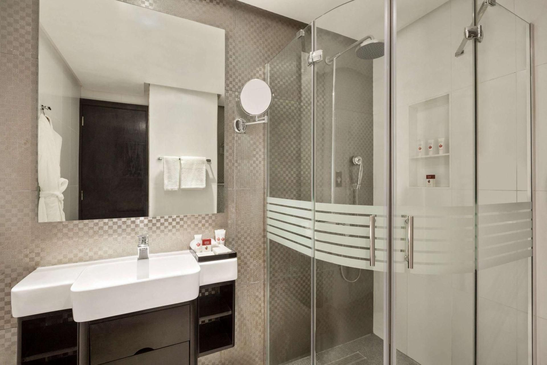 Club 2 Bedroom Apartment -  Smoking