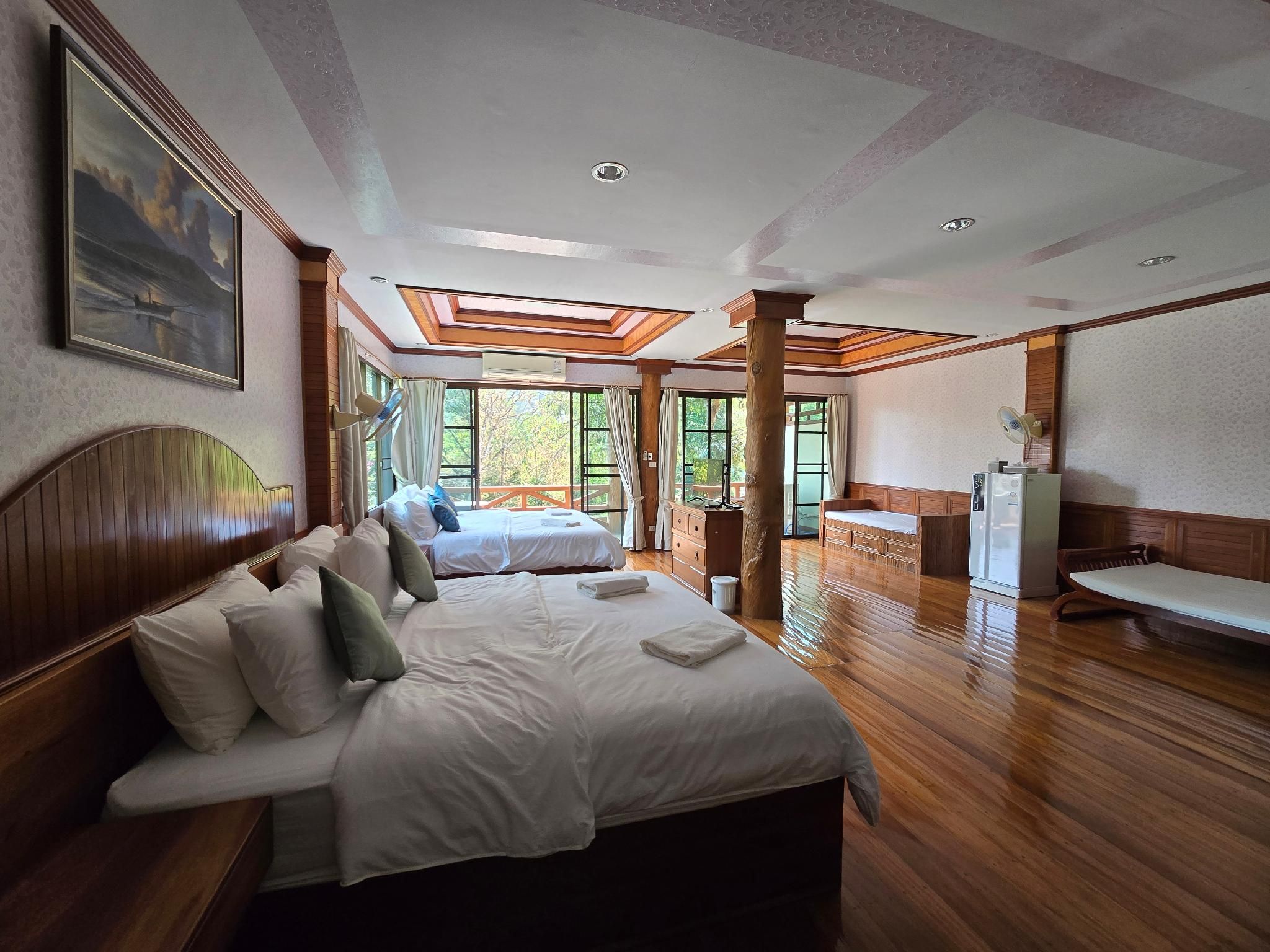 Baansuanrudee Resort Family Waterfall View