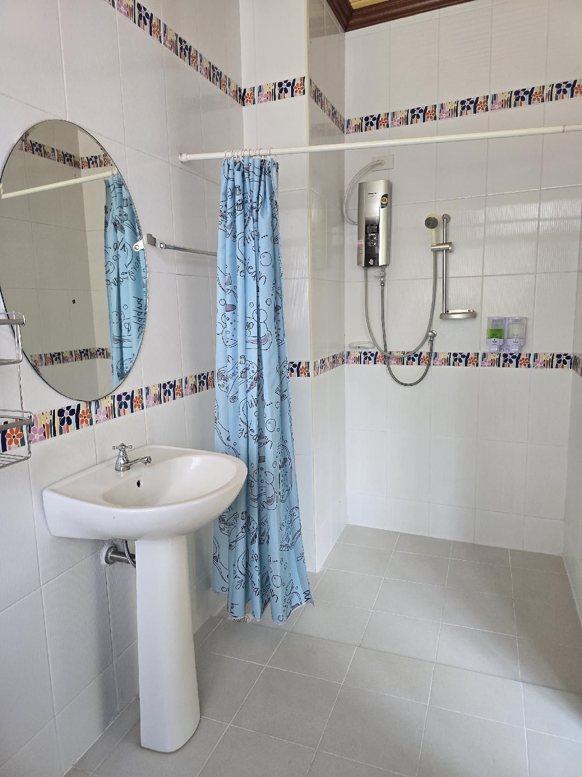 Baansuanrudee Resort Family Waterfall View 3