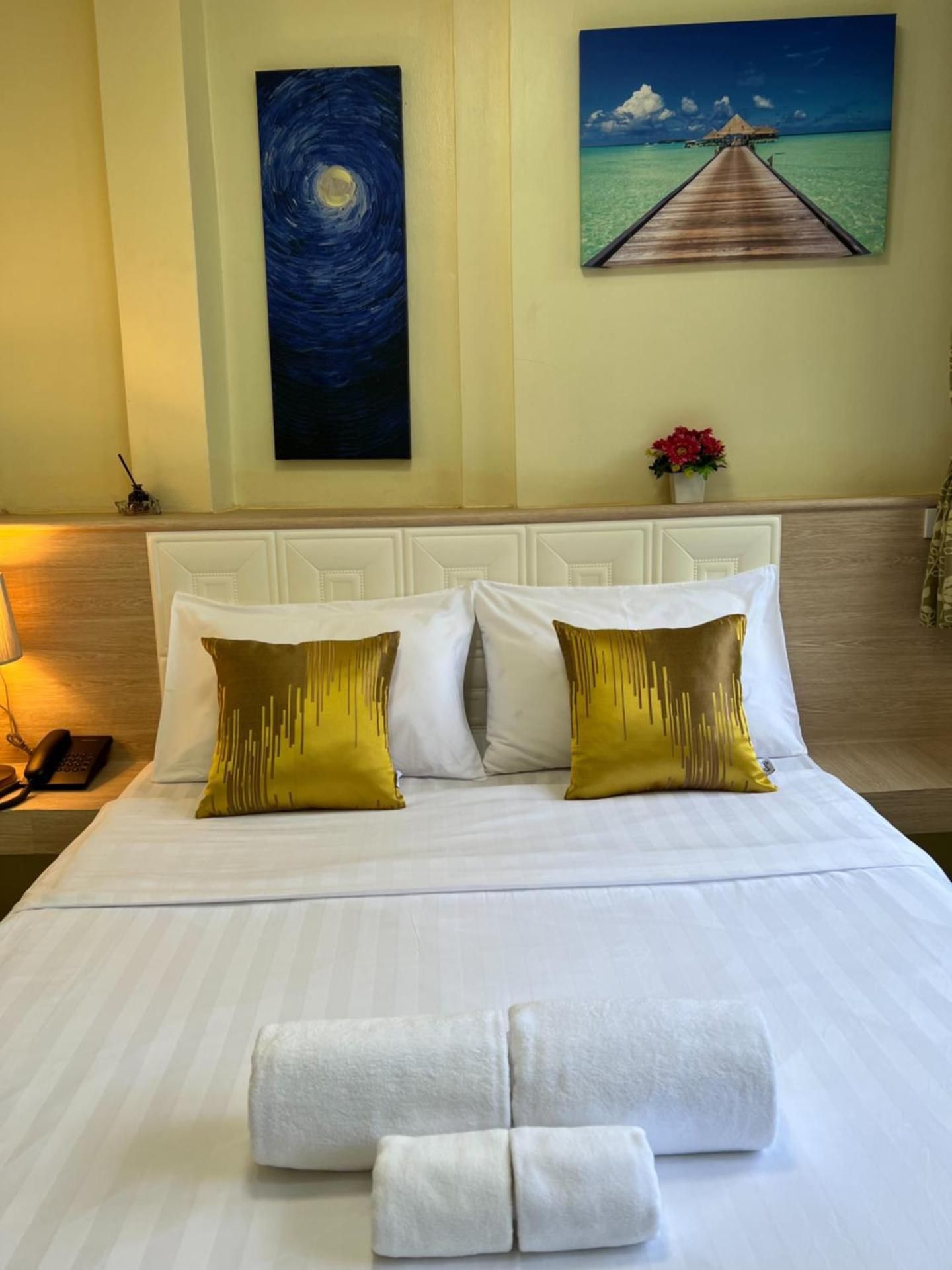 Deluxe King Room