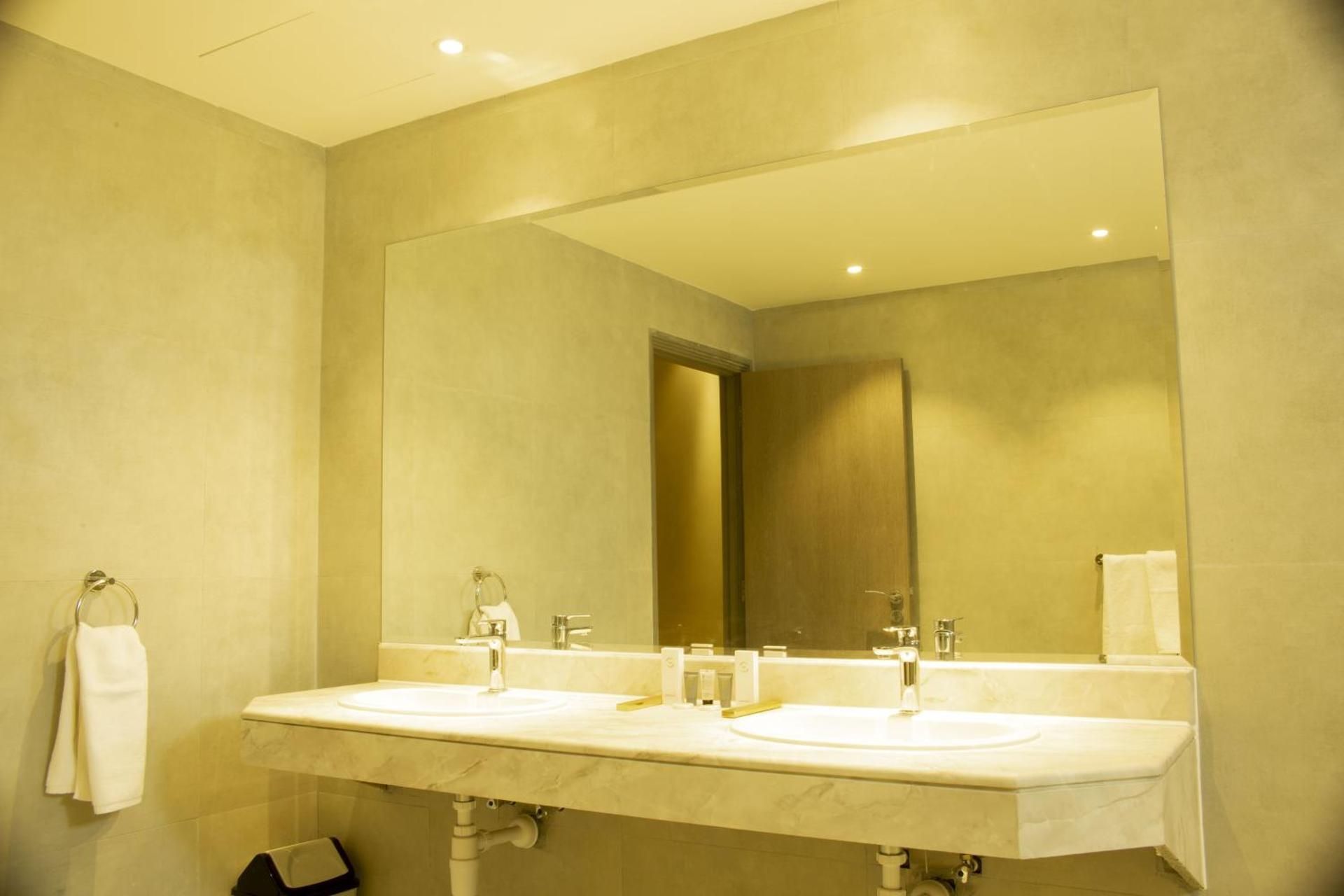 Capital O 111 Infinity Suites Twin Room 3