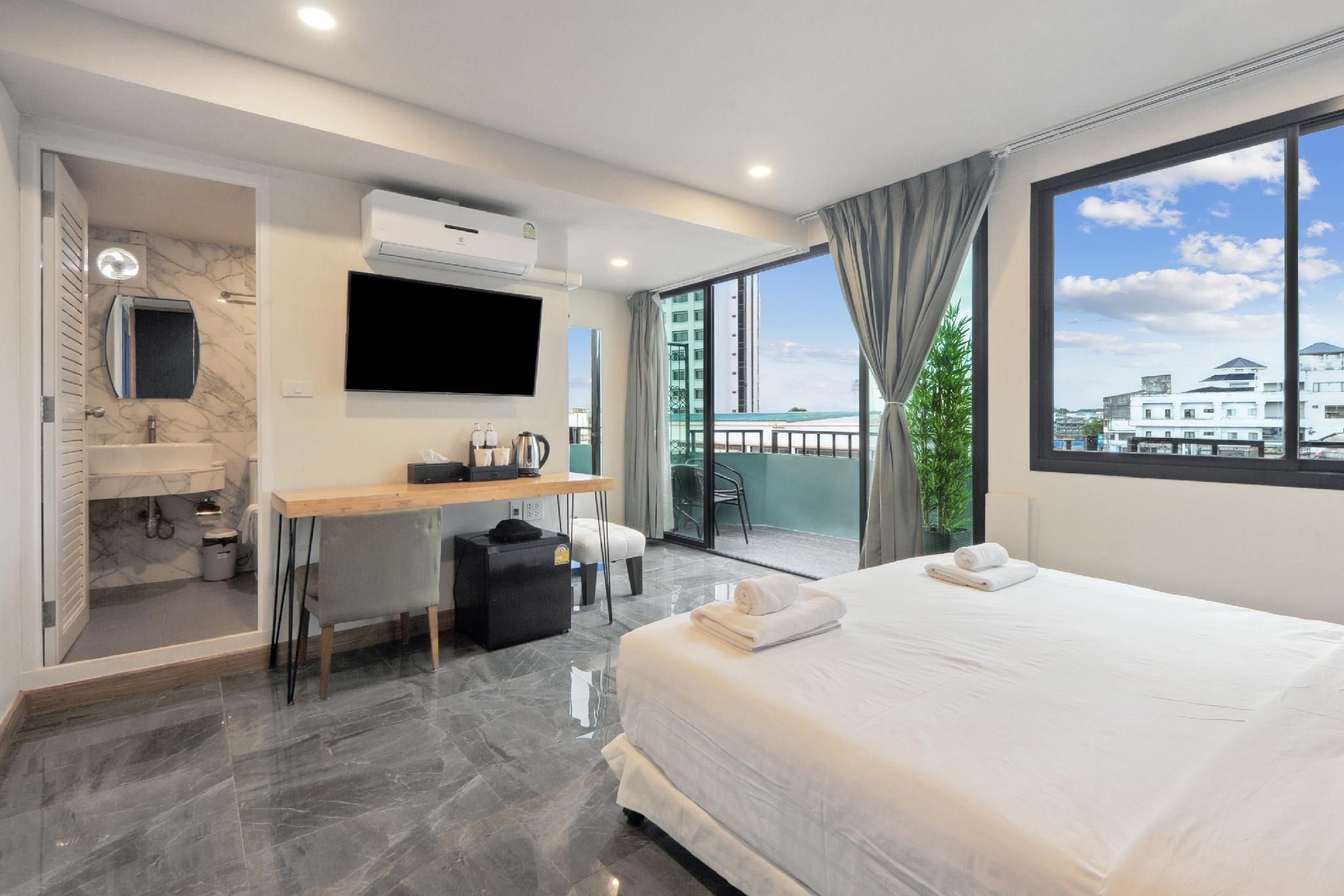 PloyBuri Boutique Hotel Deluxe Double with Balcony