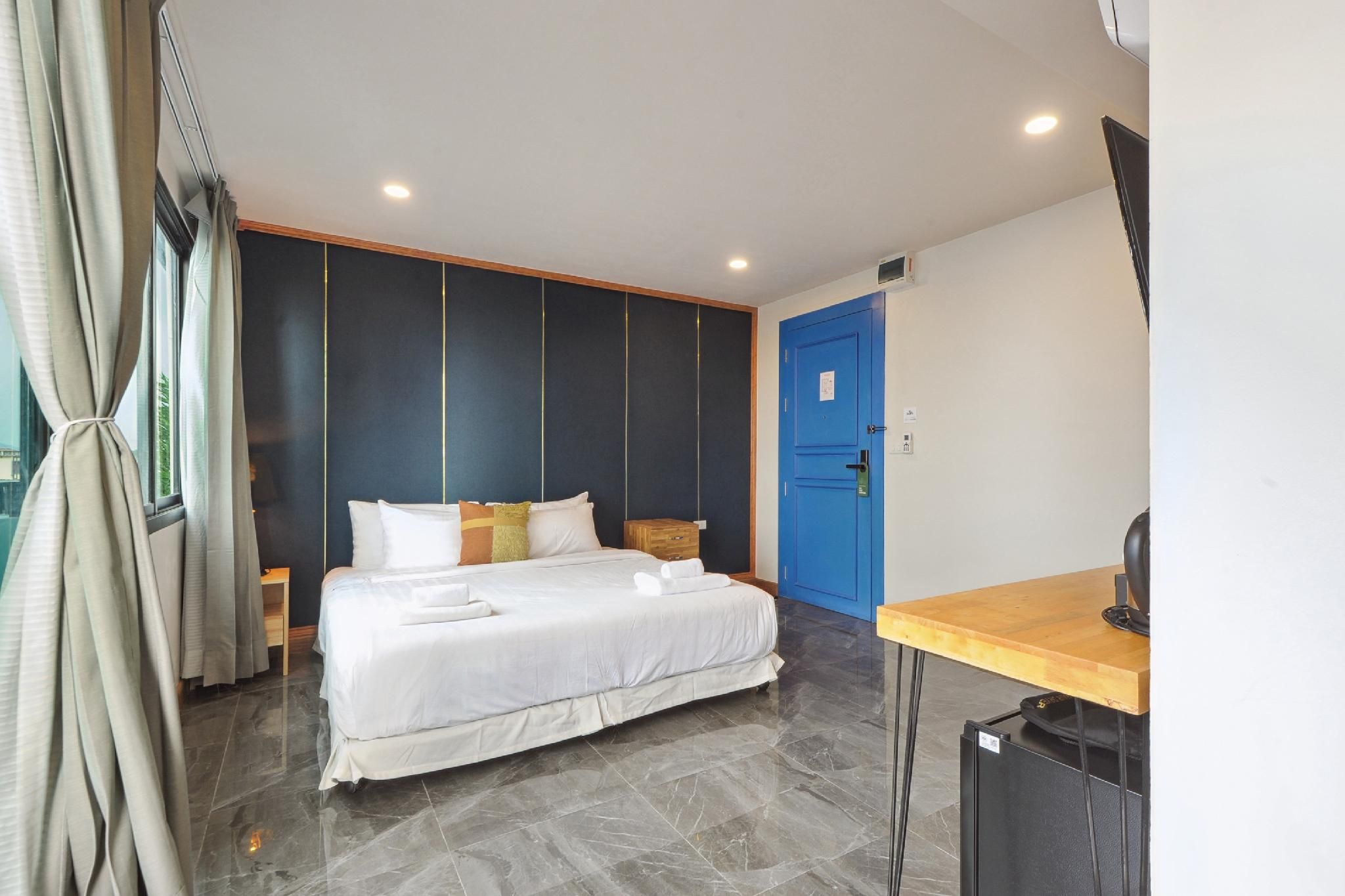PloyBuri Boutique Hotel Deluxe Double with Balcony 2