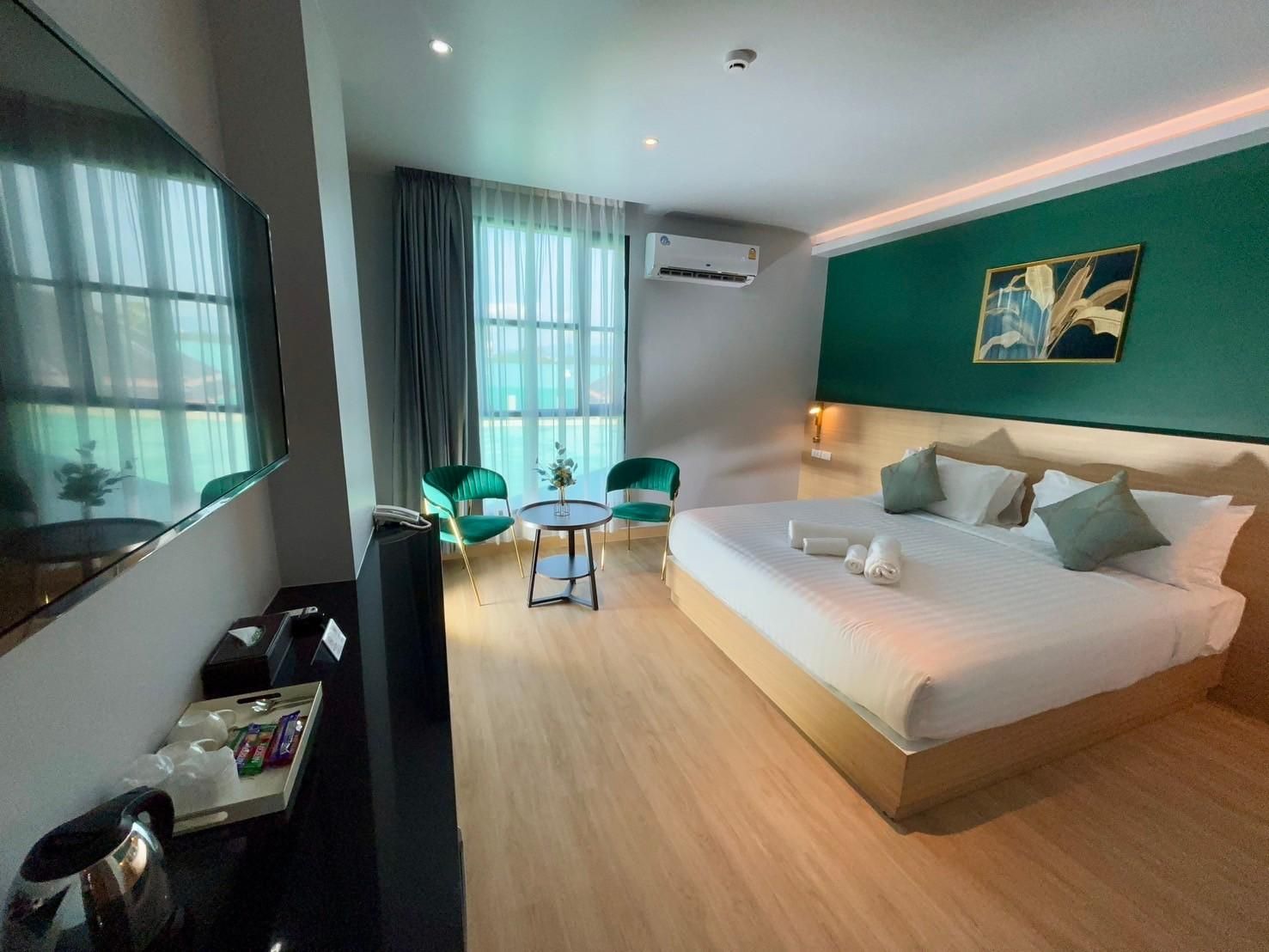 Deluxe Double with Bathtub