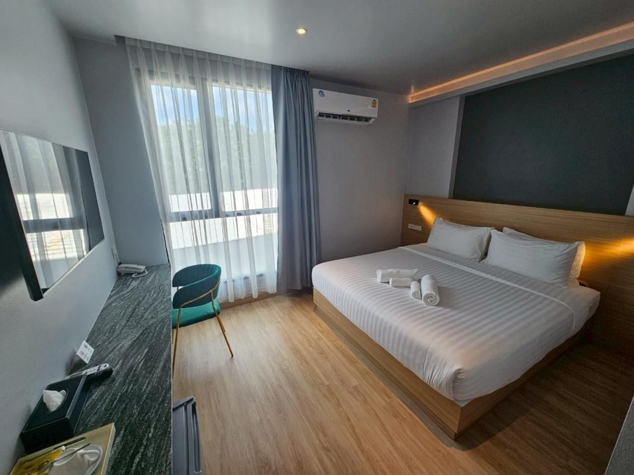 Superior - 1 King Bed