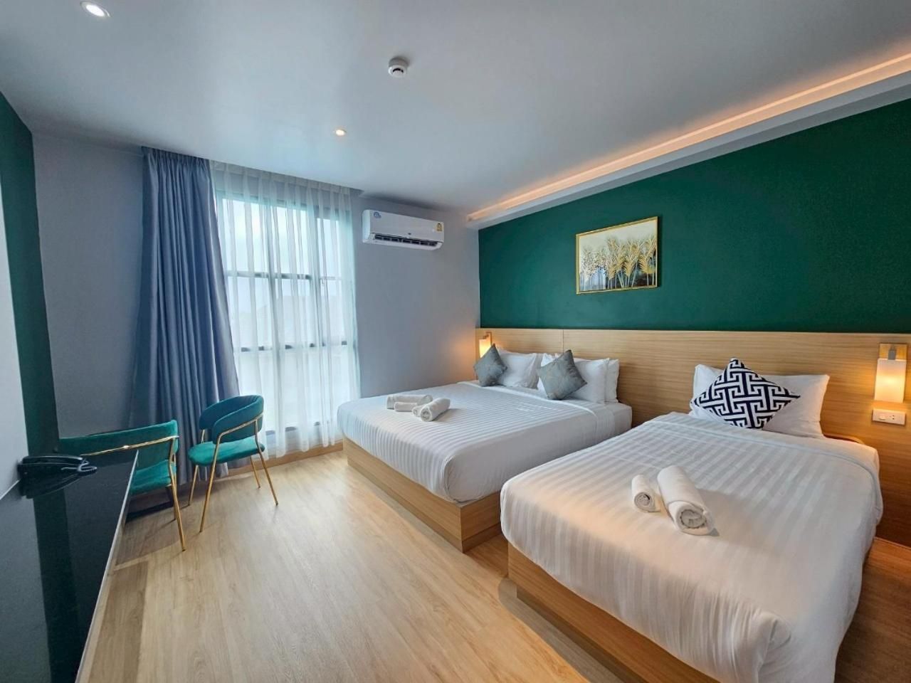 Deluxe Triple 3 Beds