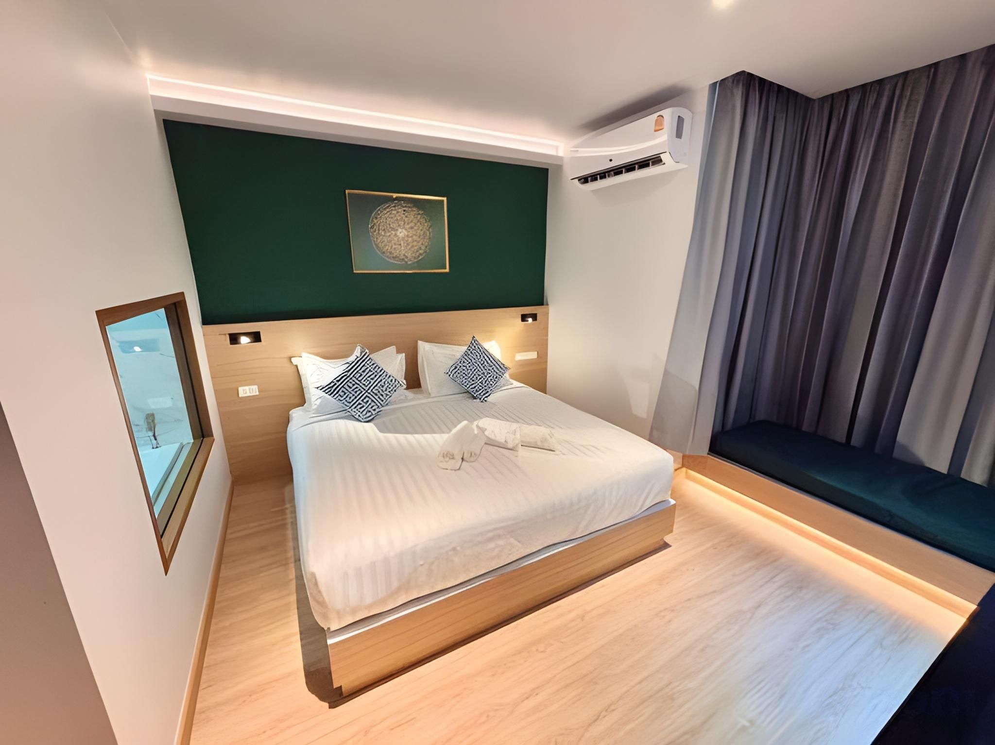 Deluxe Double with Bathtub