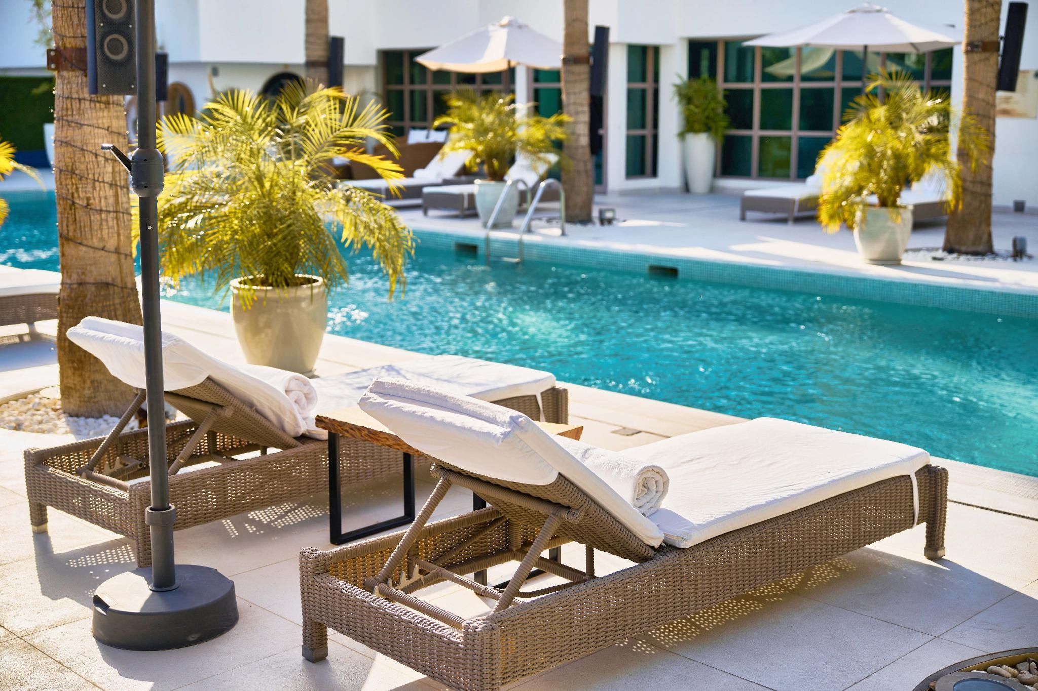 swimming pool [outdoor]