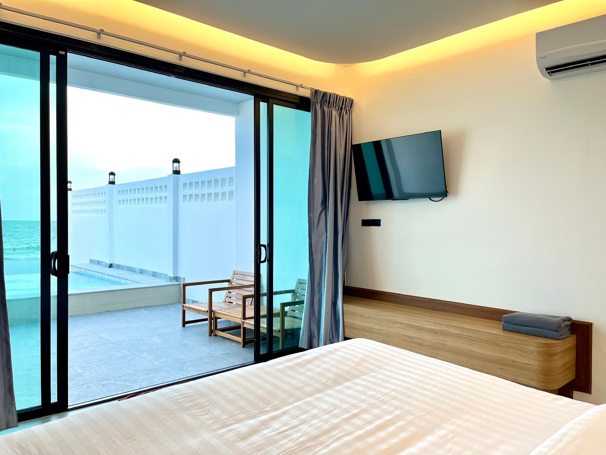 Beachfront Pool Villa