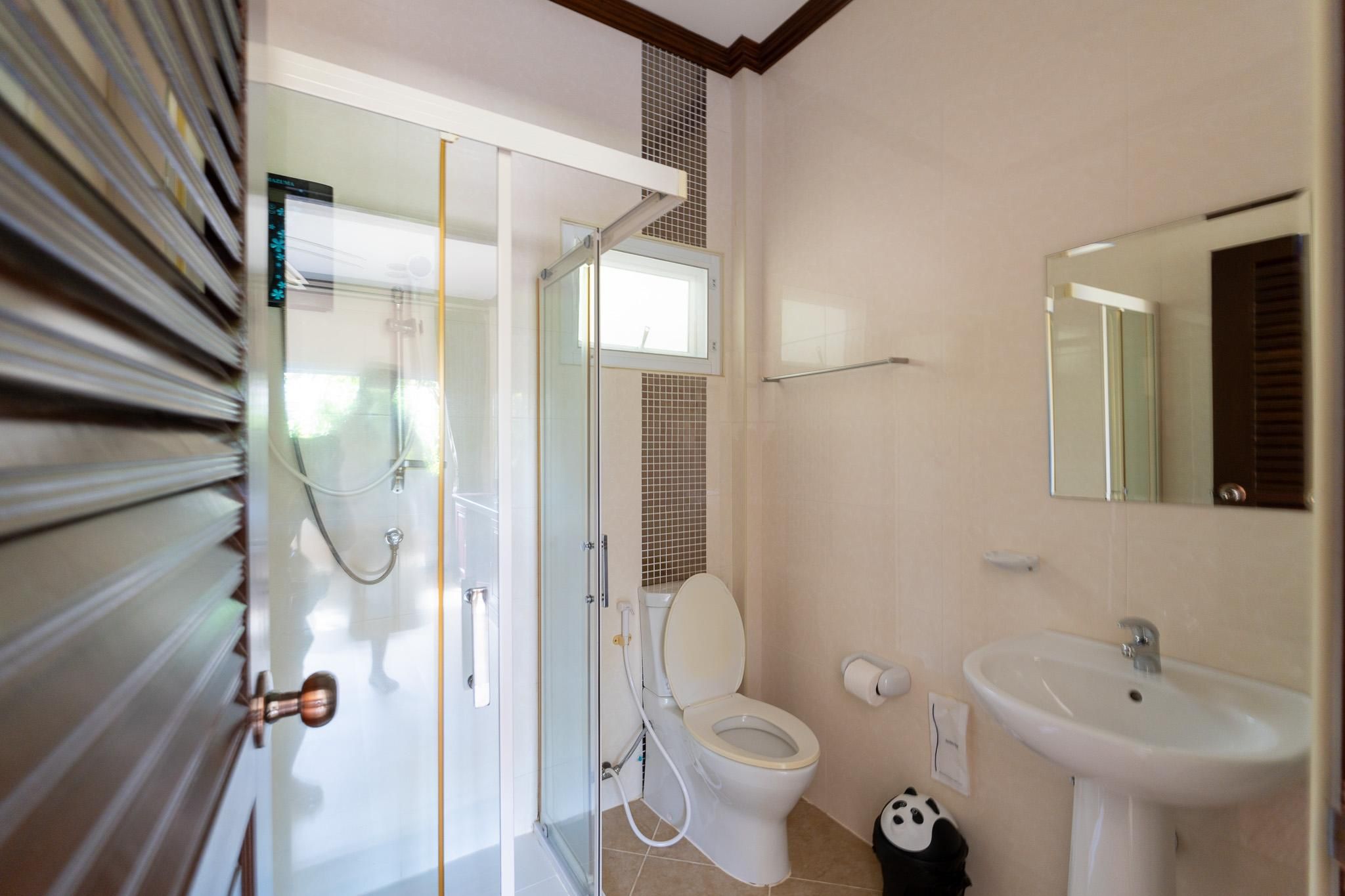 Baan Faa Talaychan Resort Family Bungalow 2