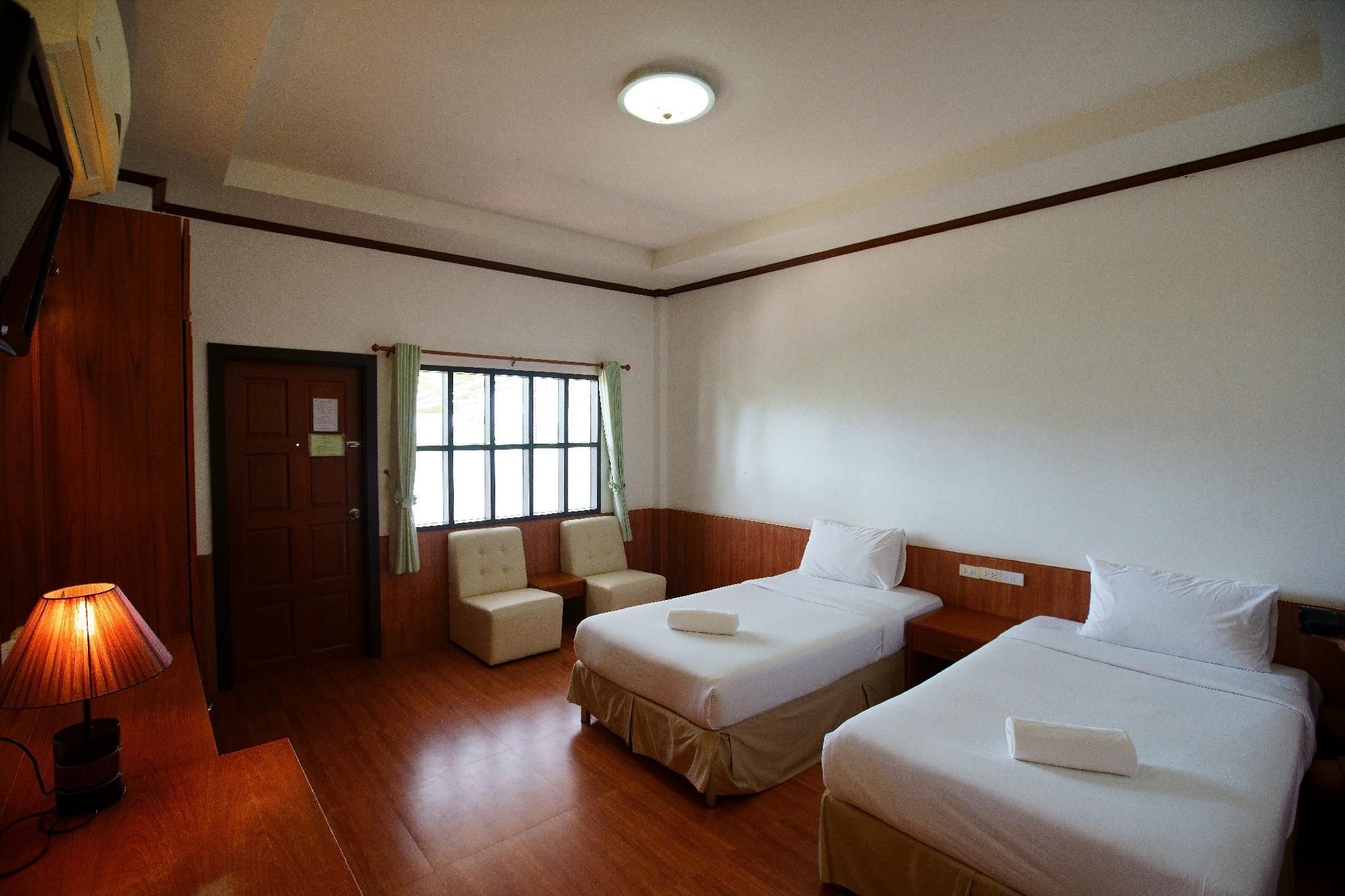 Super Deluxe Family Room