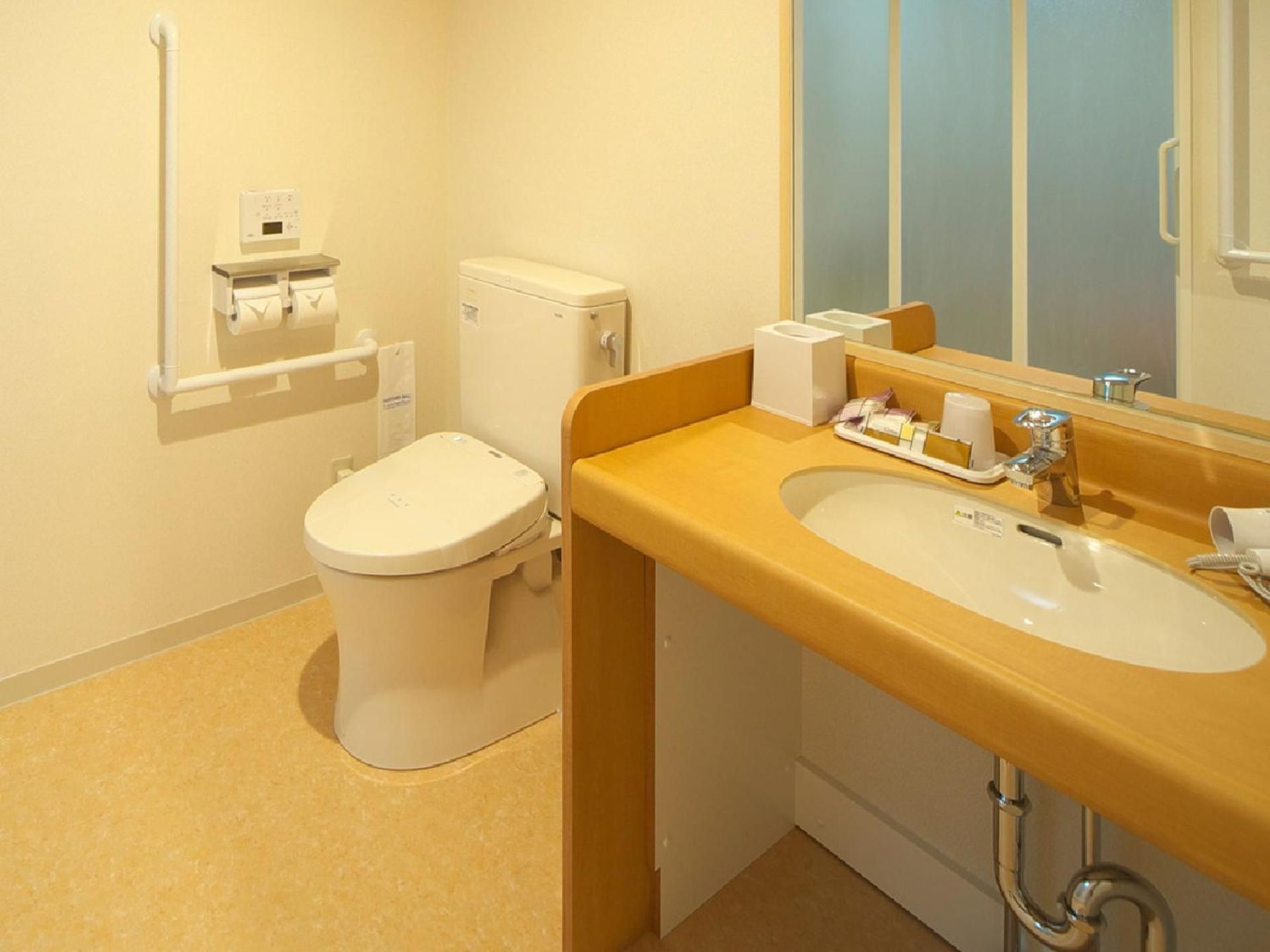Twin Room with Private Bathroom