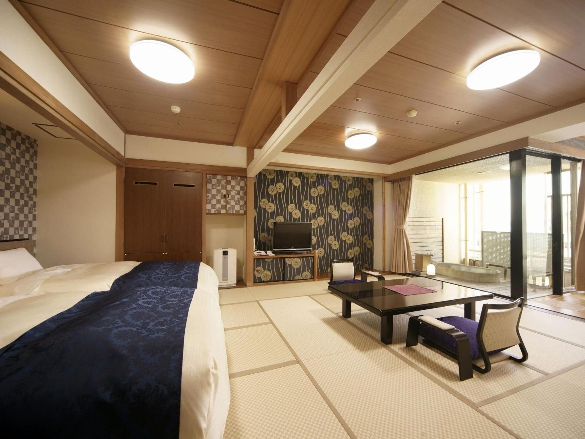 Family Room with Side Sea View