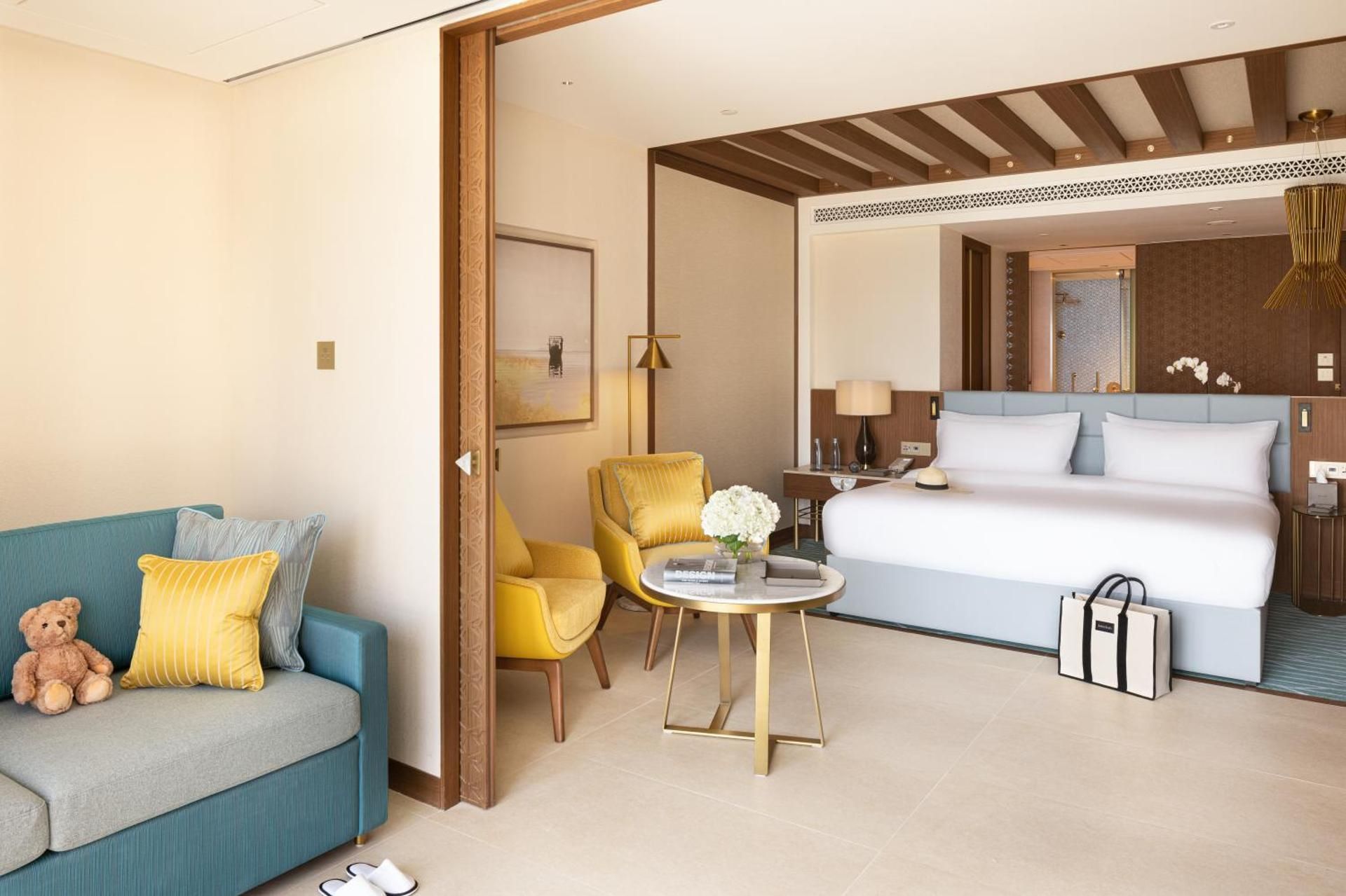 Family Room with access to kids club, playroom and abra boat tour