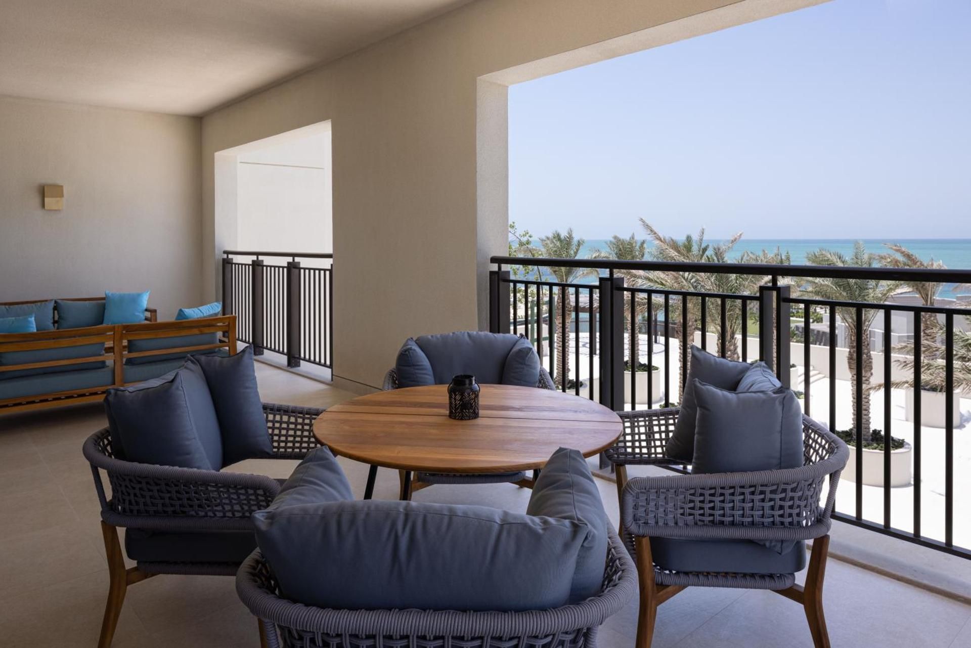 Ocean Terrace Suite with access to a private beach, 5 pools and cinema