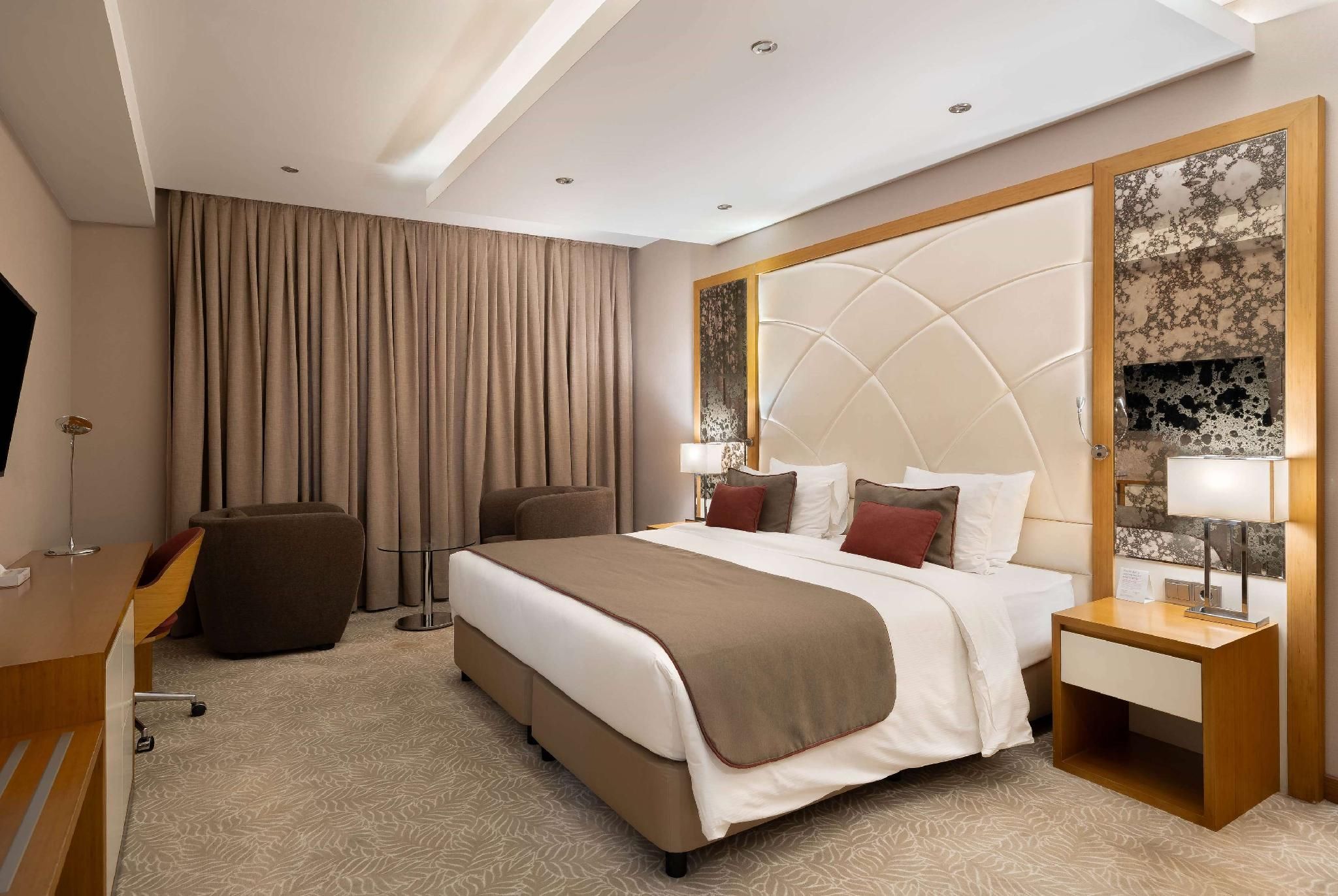 1 King Bed, Junior Suite, Smoking