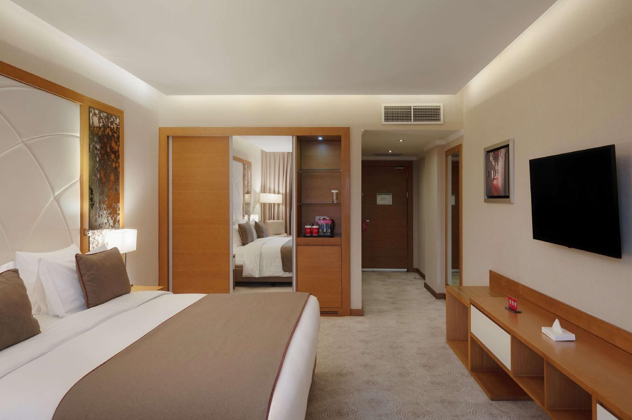 1 King Bed, Junior Suite, Non-Smoking